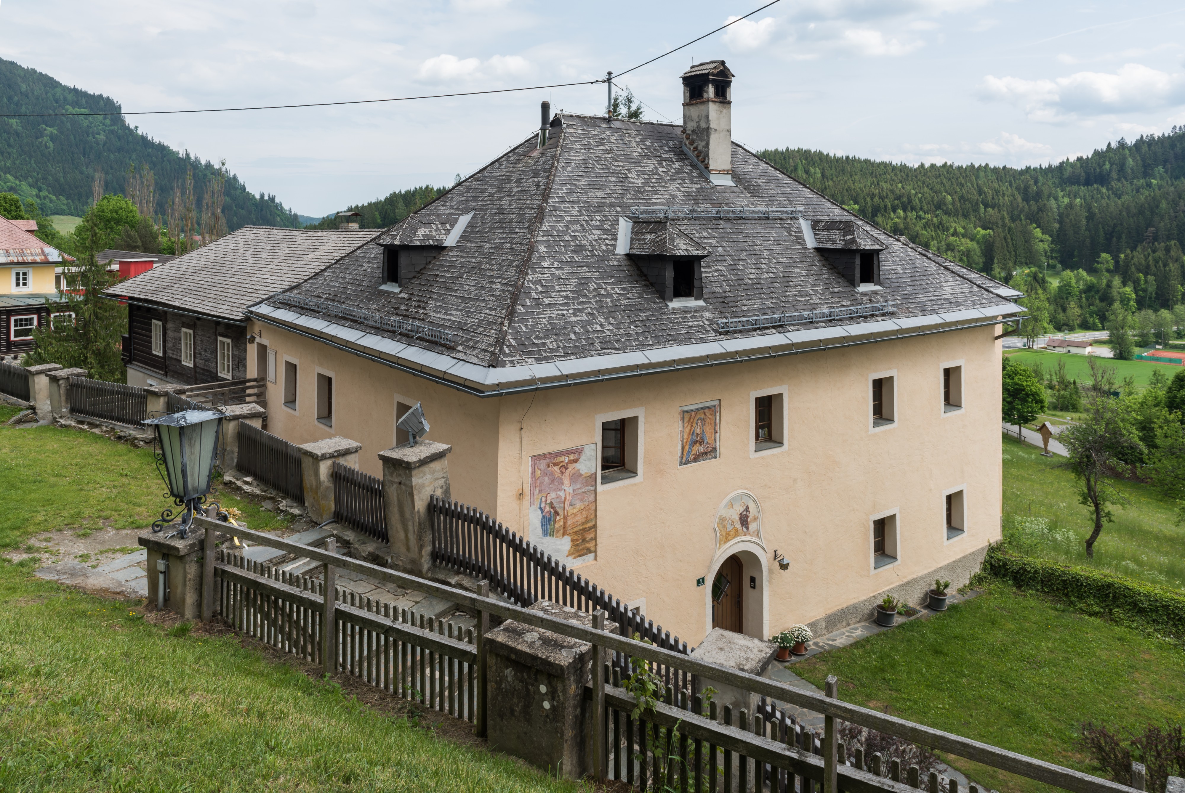 Sankt Urban 1 Pfarrhof NW-Ansicht 17052015 3742