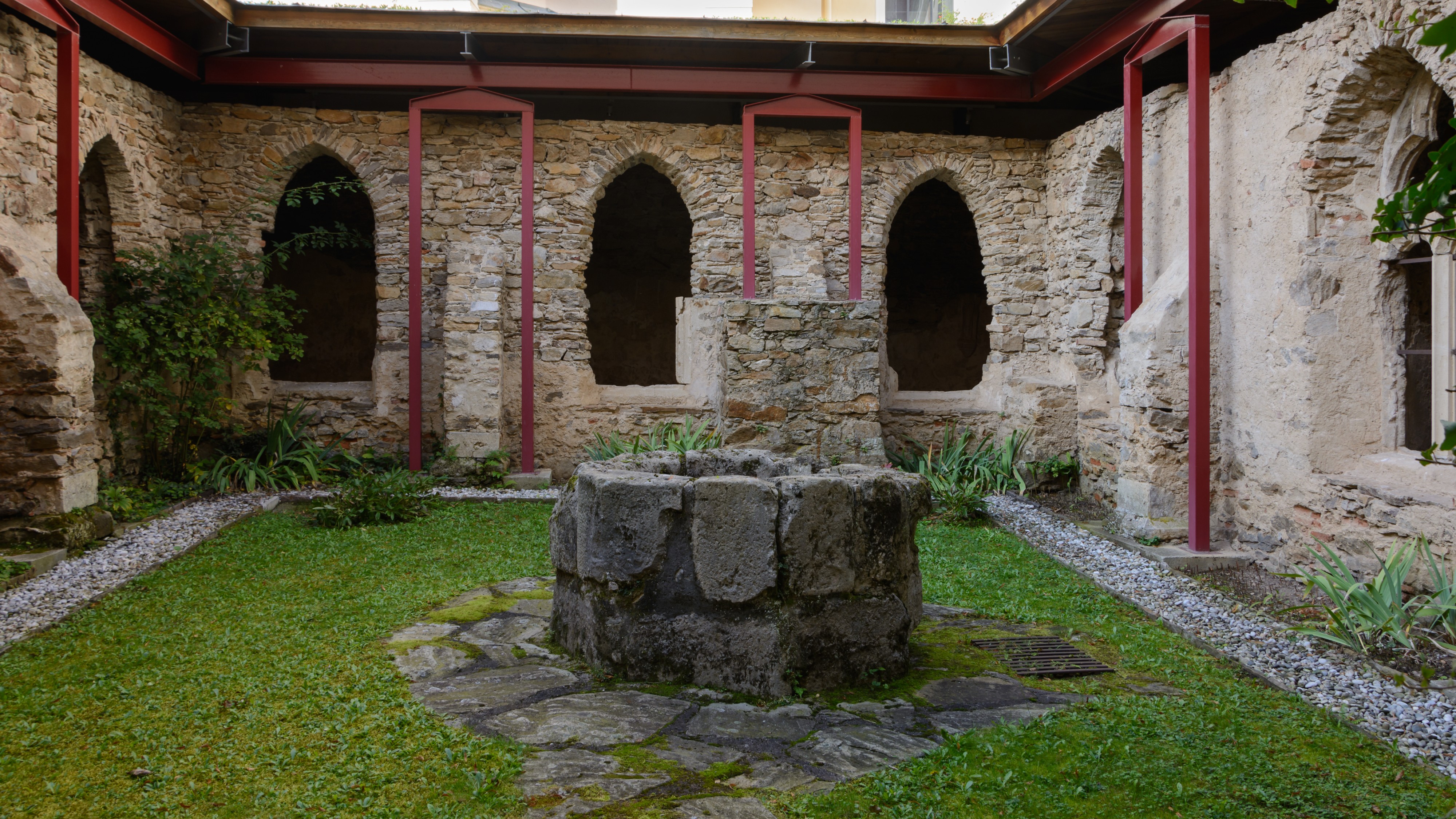 Stift Altenburg alter Kreuzgang 01