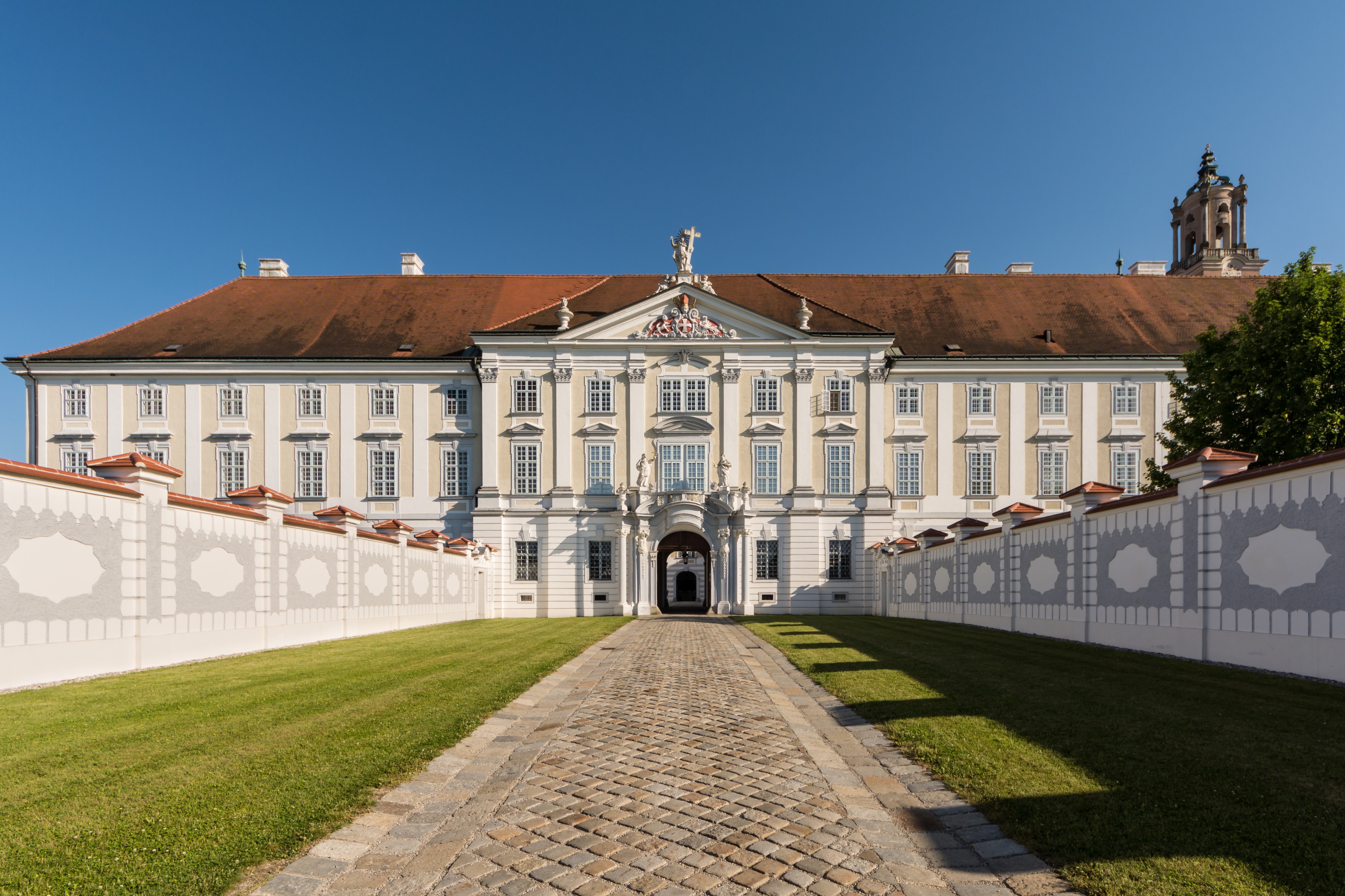 Stift Herzogenburg Nordfassade 01