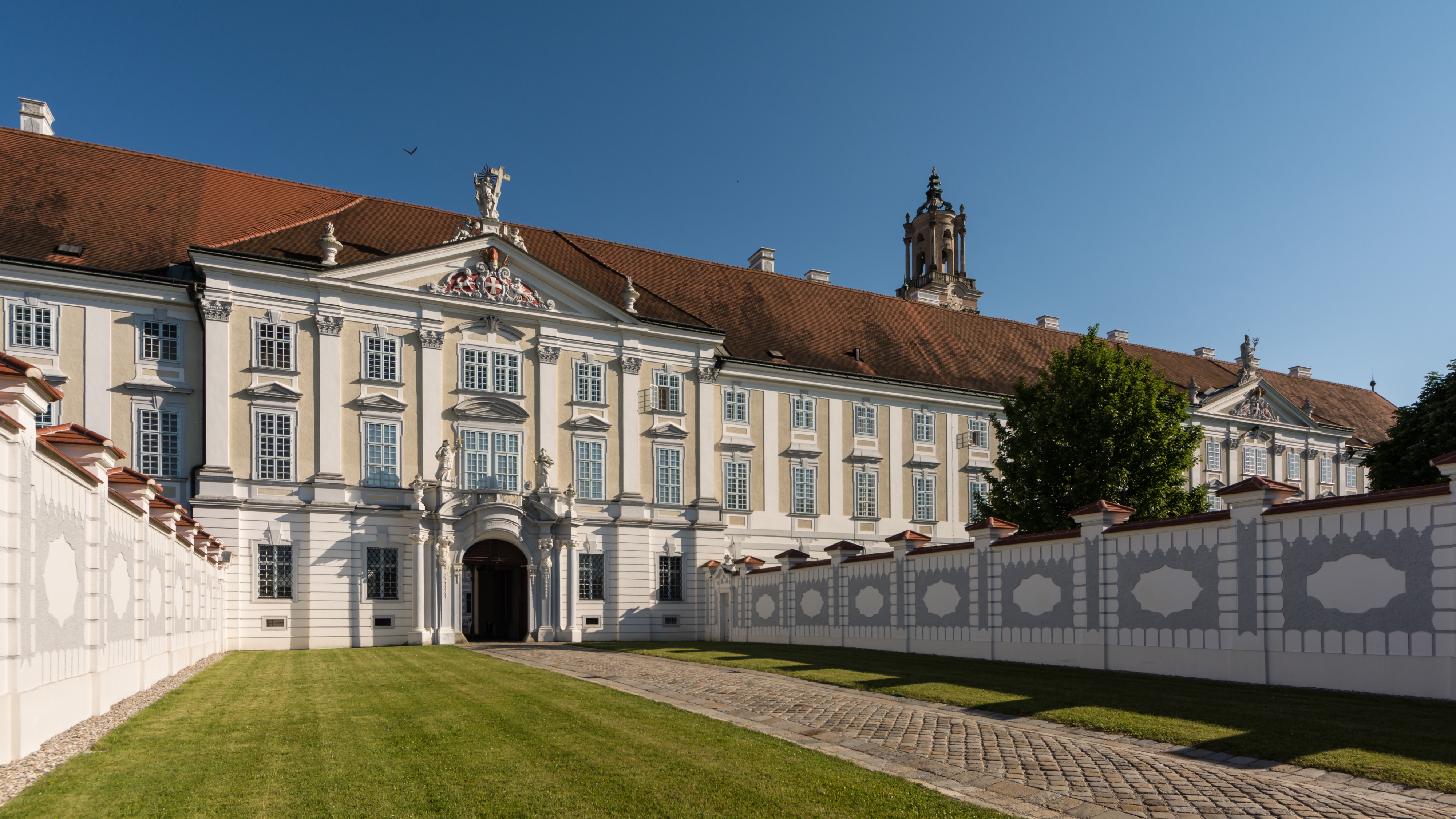 Stift Herzogenburg Nordfassade 02