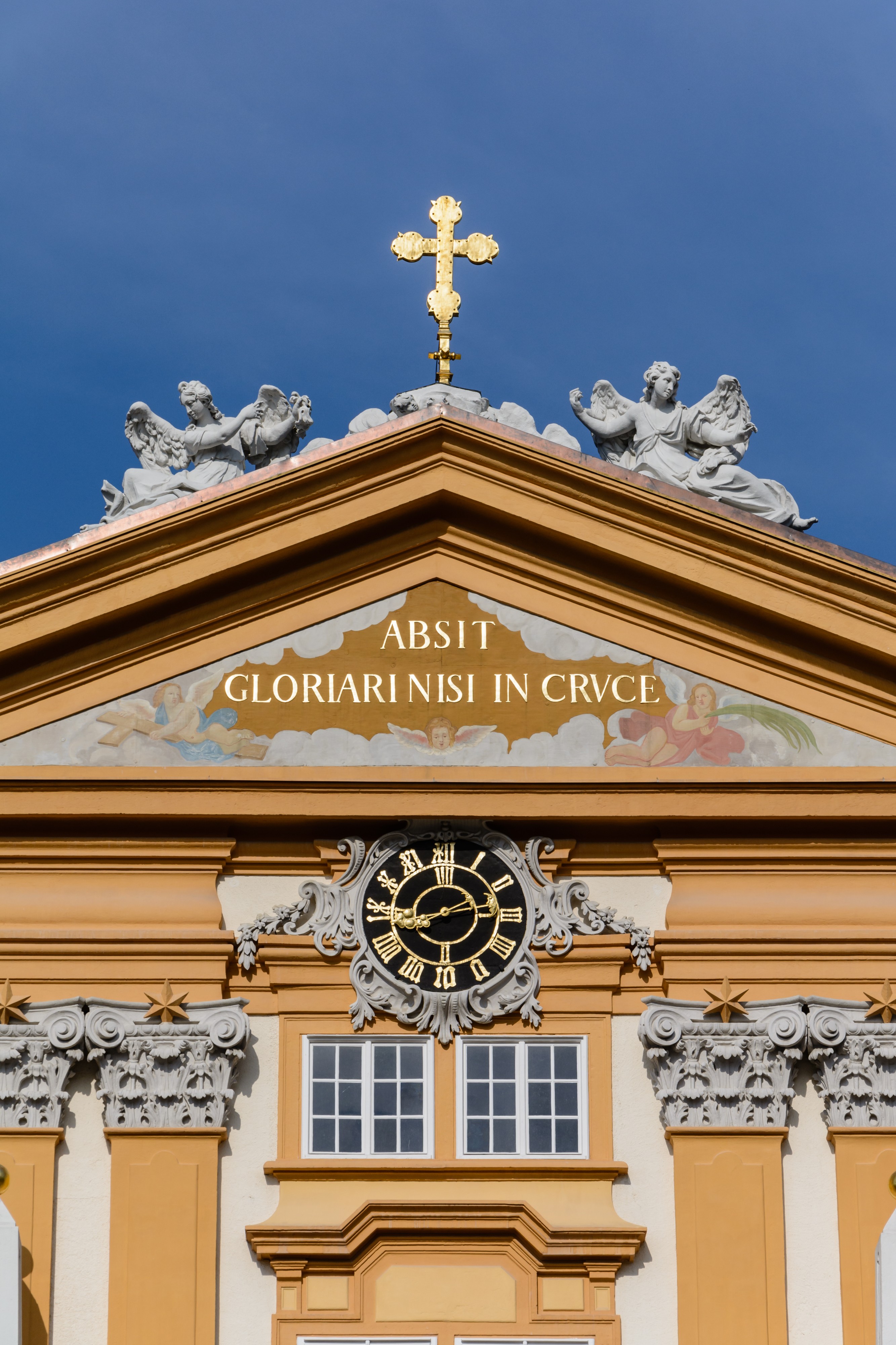 Stift Melk Ostfassade Giebel 01