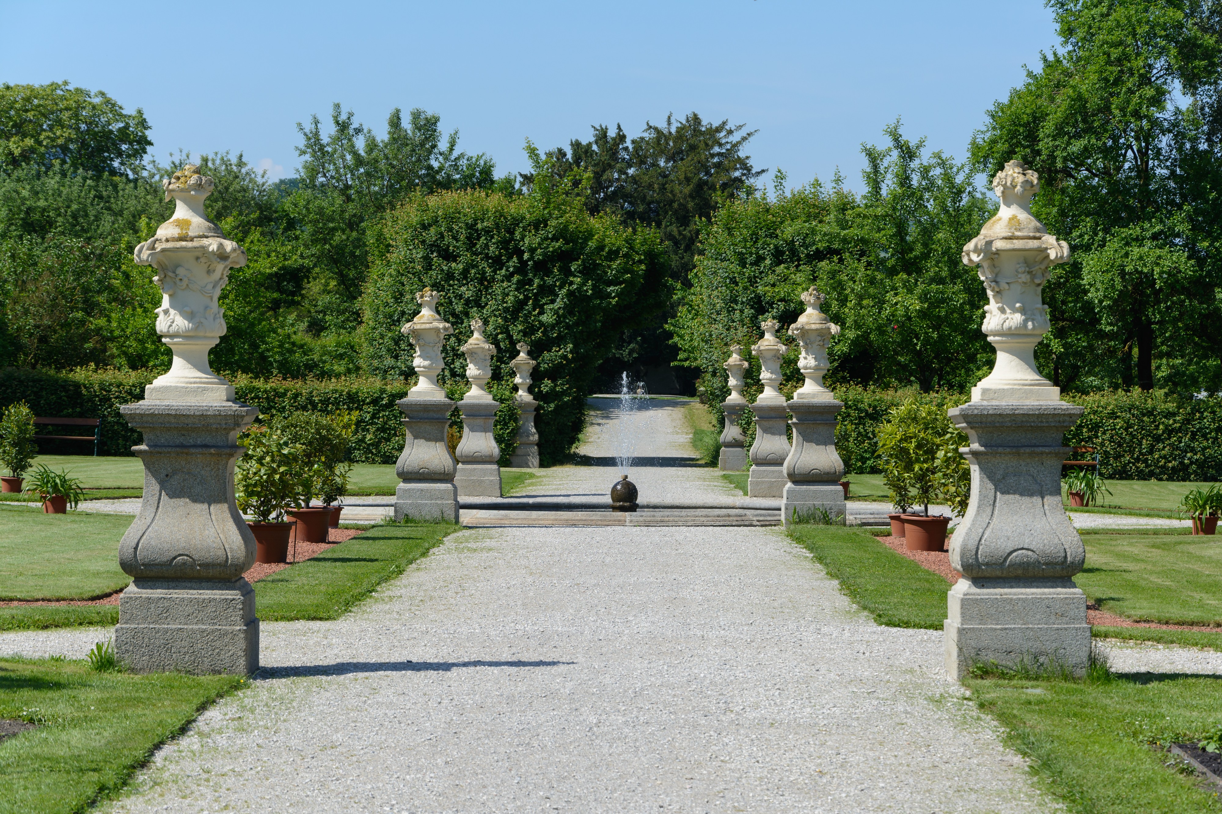 Stift Seitenstetten Hofgarten 02