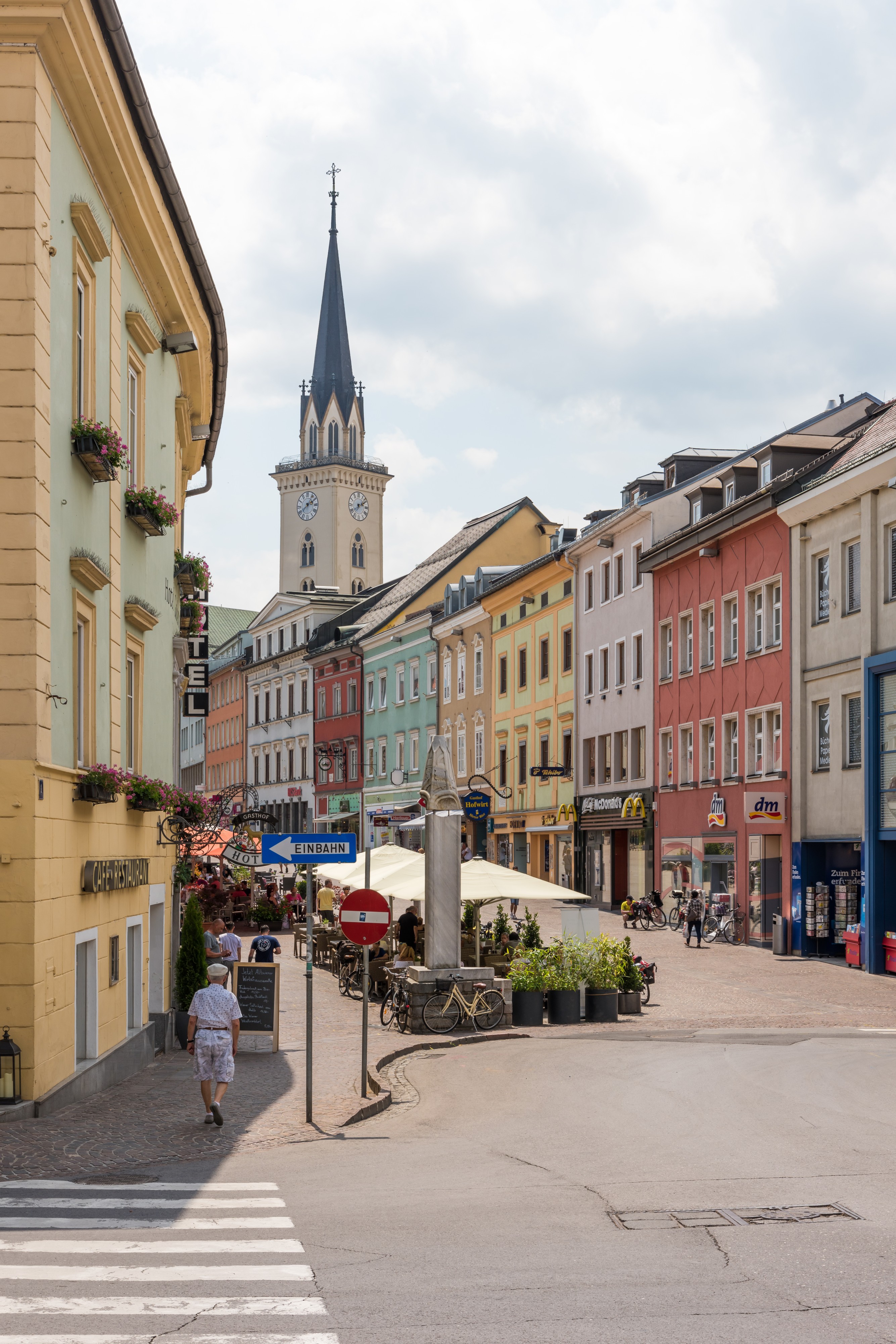 Villach Innenstadt Hauptplatz mit Pranger NO-Ansicht 03072018 3840