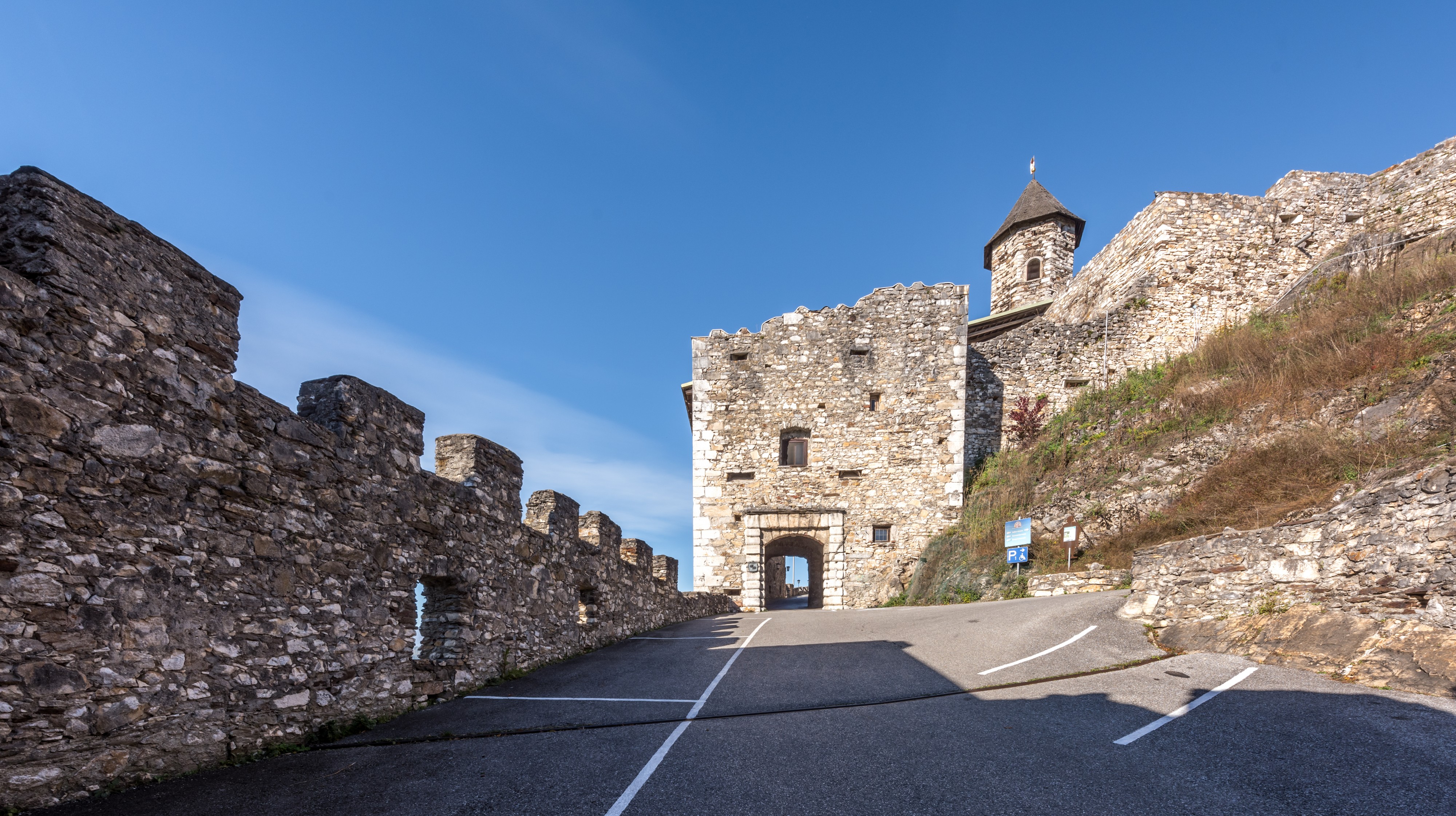 Villach Landskron Schlossbergweg 30 Burgruine Torturm 25102018 5159