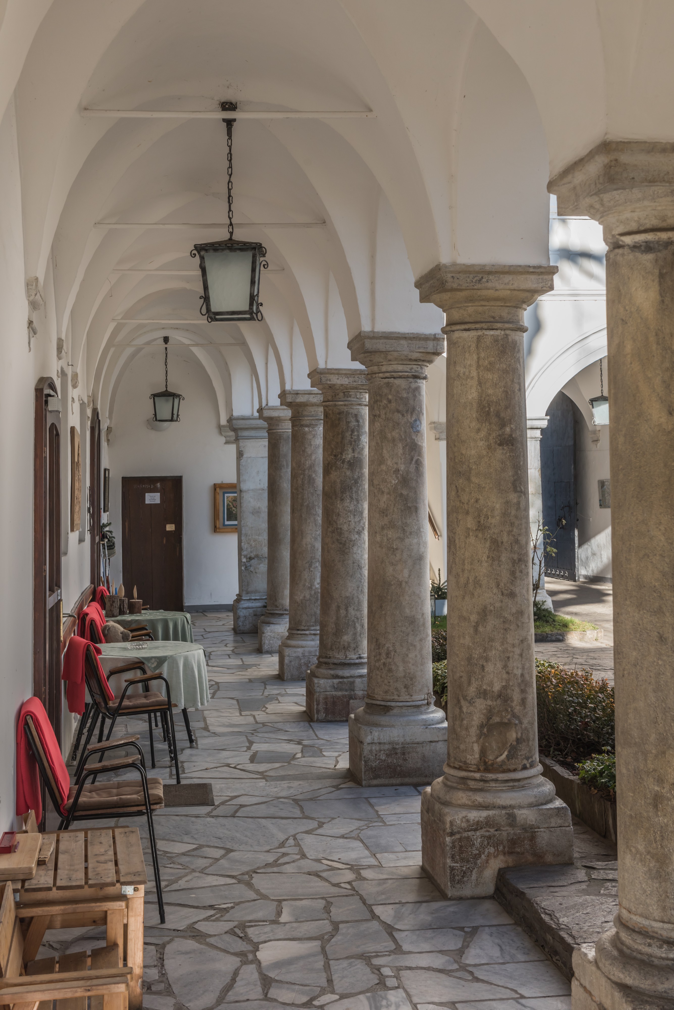 Wernberg Kloster Arkadenhof Arkaden 06122016 5514