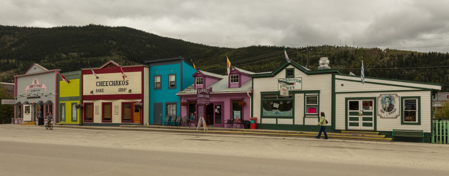 Comercios en la calle Front, Dawson City, Yukón, Canadá, 2017-08-27, DD 55