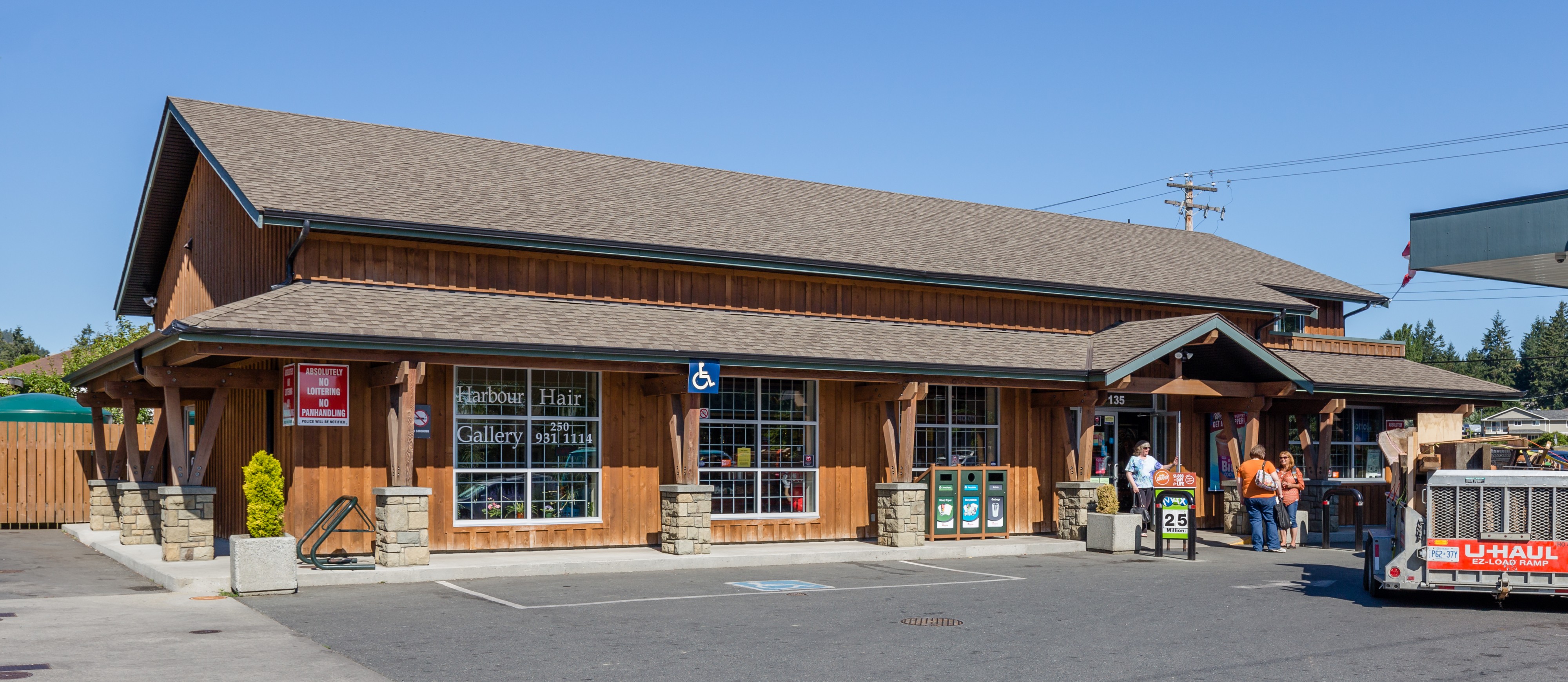 Mid Island Co-op Gas Bar, Ganges, British Columbia, Canada