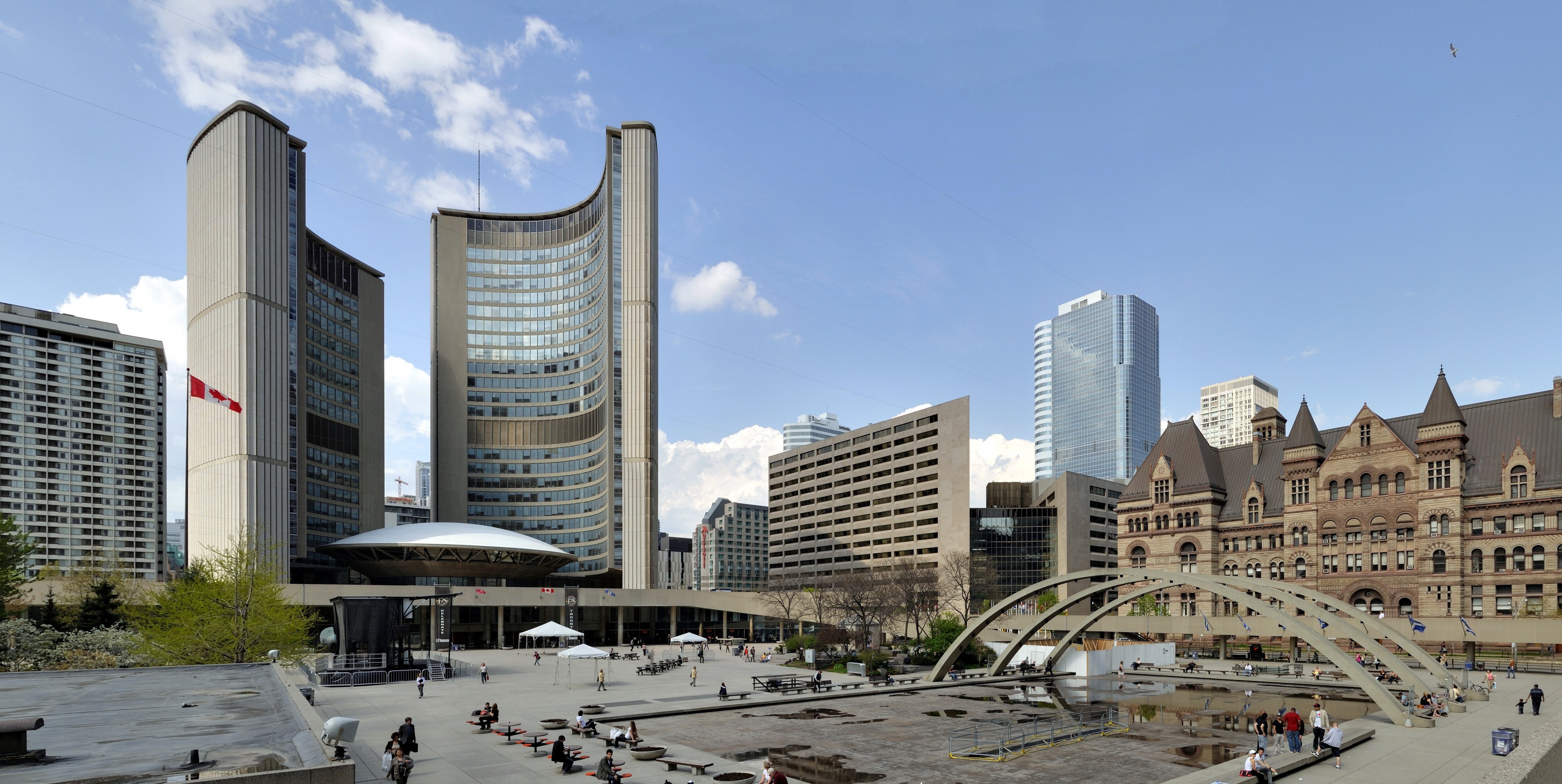 Toronto - ON - Rathaus und Nathan Phillips Square