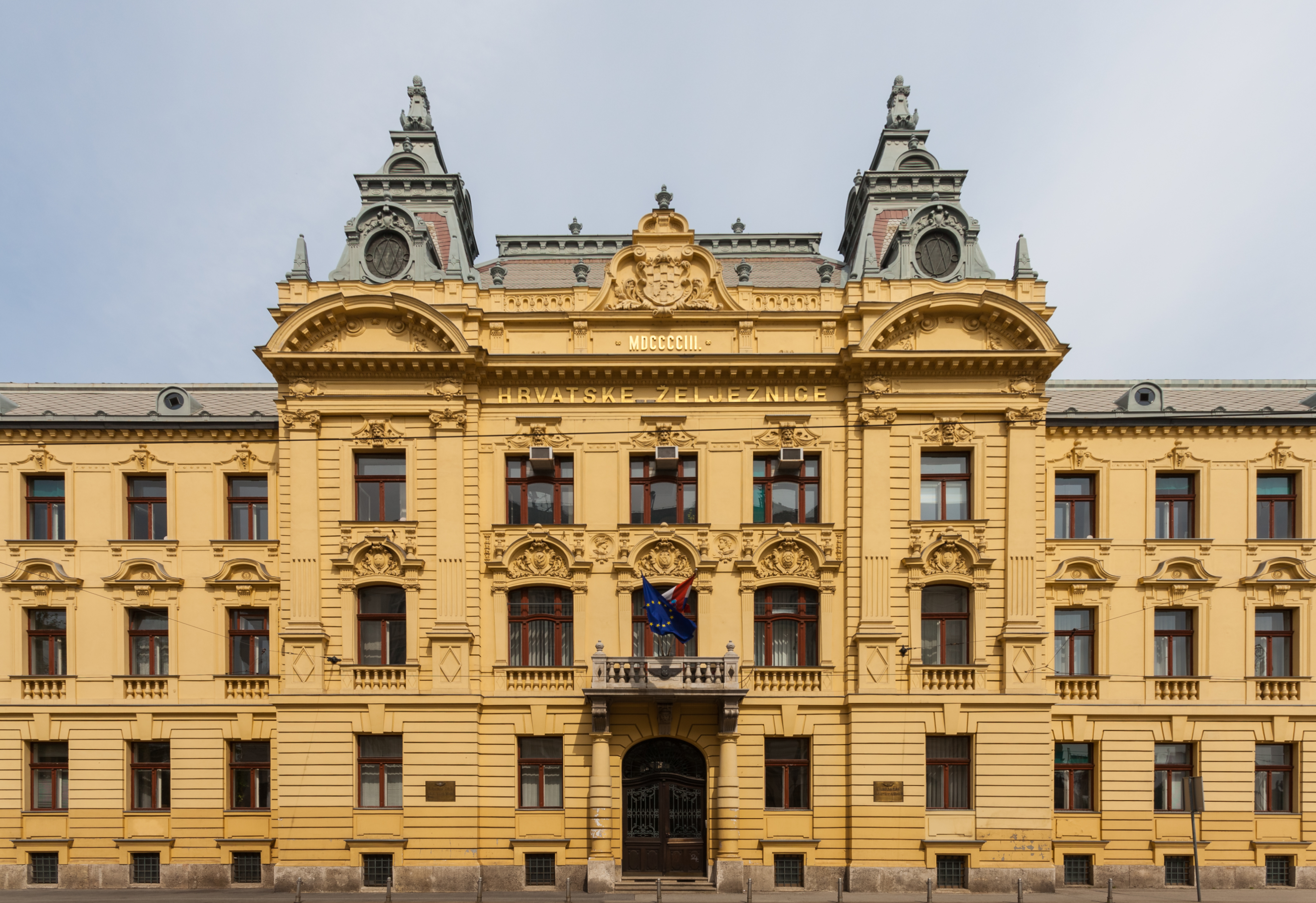 Sede de los Ferrocarriles Croatas, Zagreb, Croacia, 2014-04-13, DD 01
