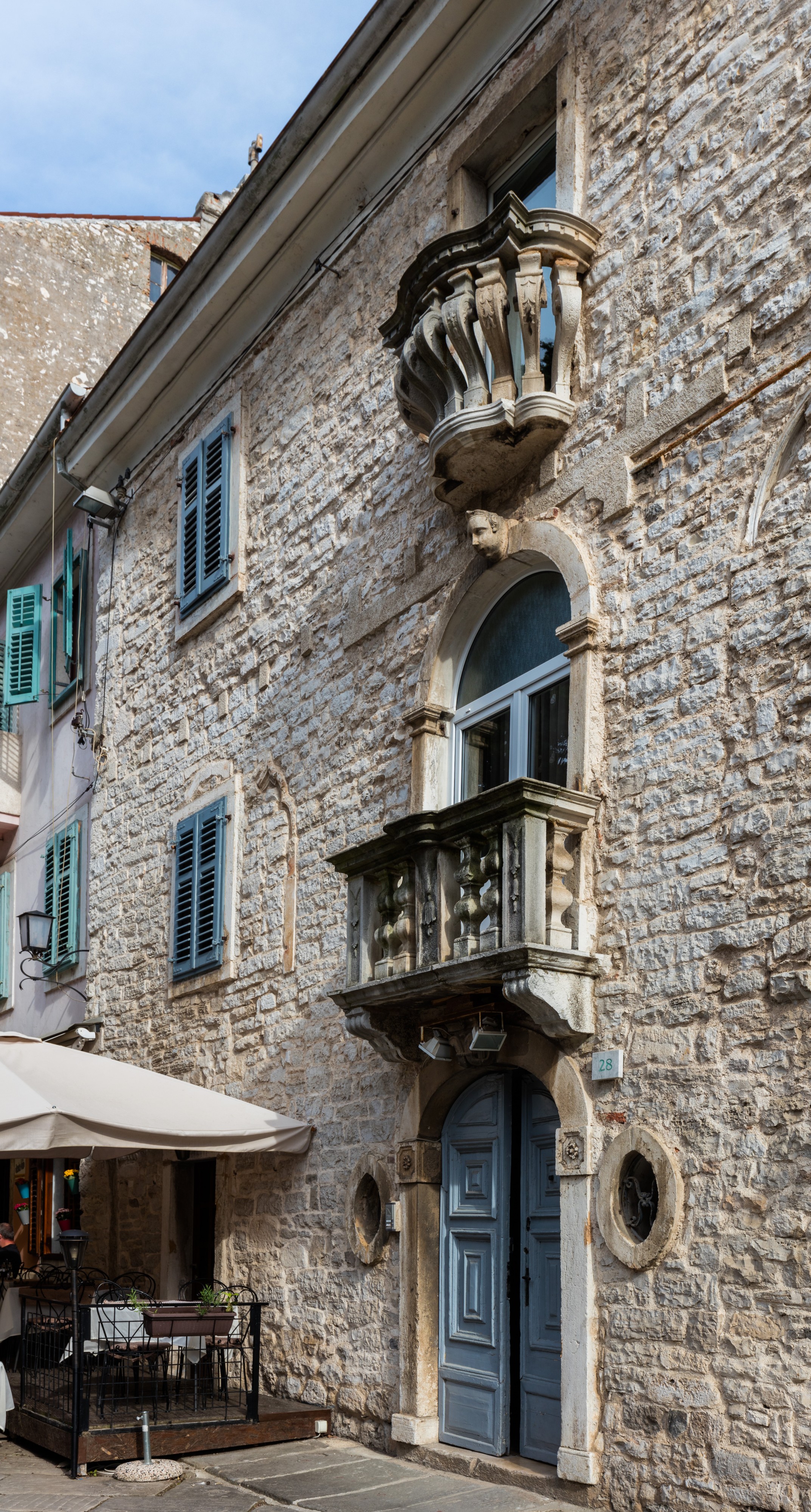 Fachada, Pula, Croacia, 2017-04-16, DD 54