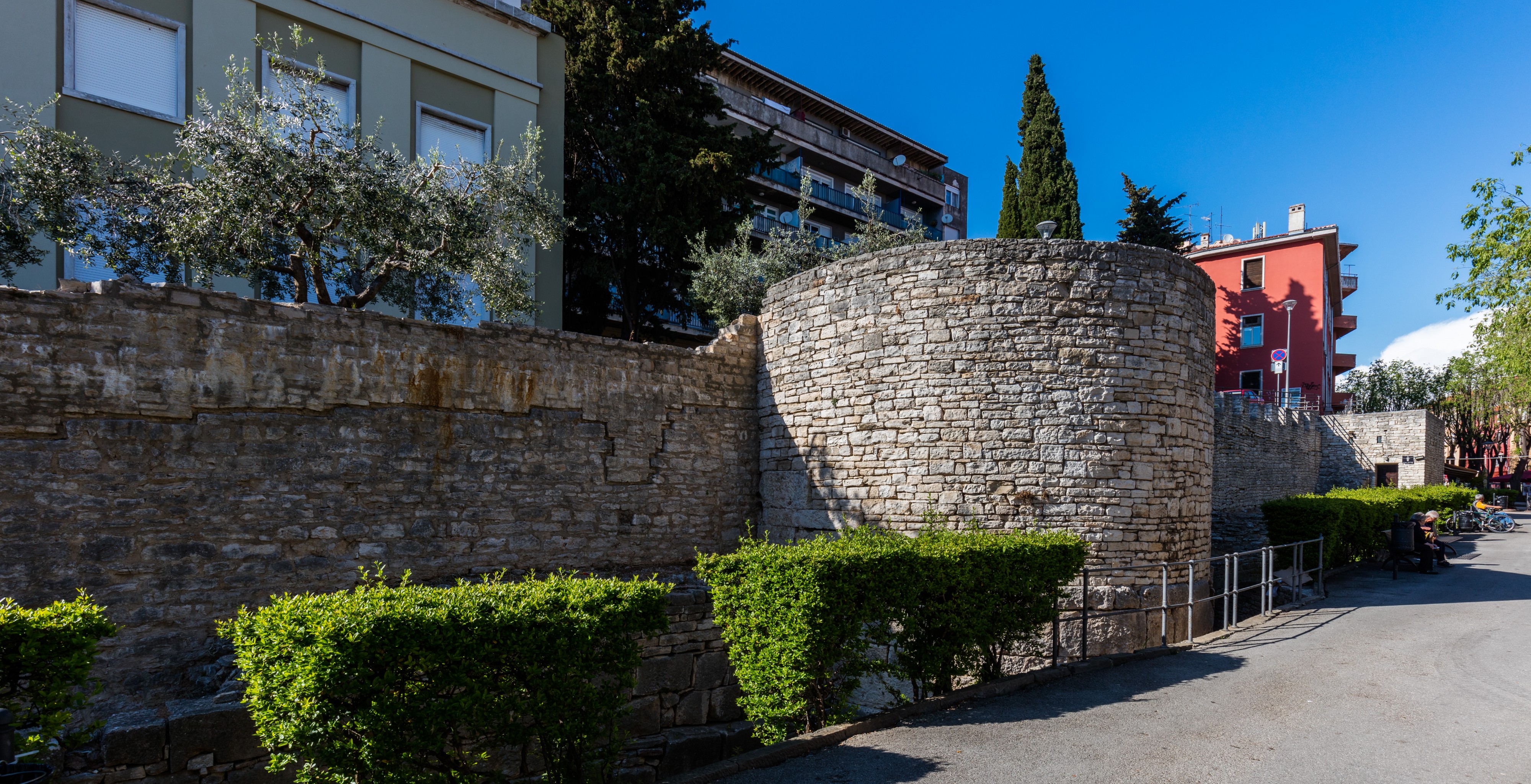 Muralla, Pula, Croacia, 2017-04-16, DD 42