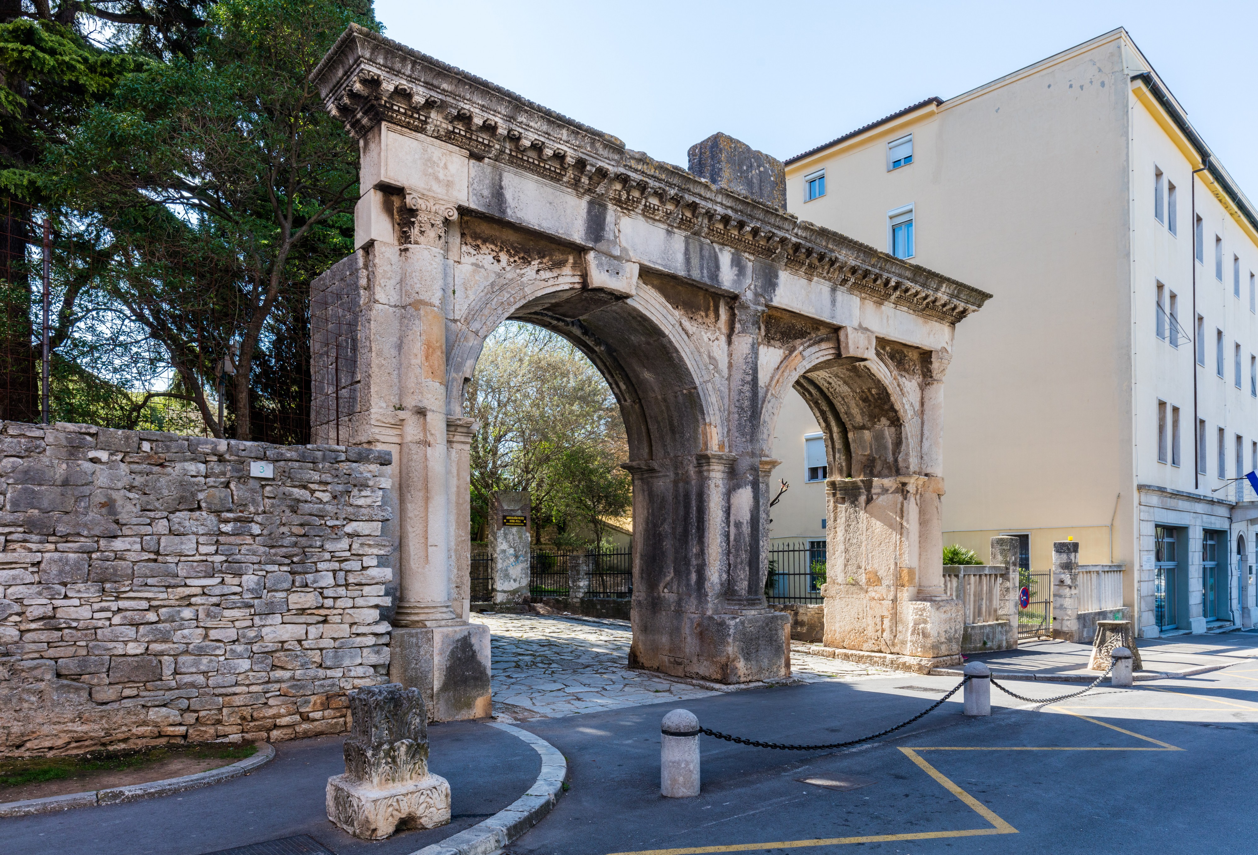 Porta Gemina, Pula, Croacia, 2017-04-16, DD 41