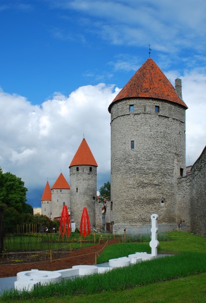 EE HJ Tallinn city walls towers 1