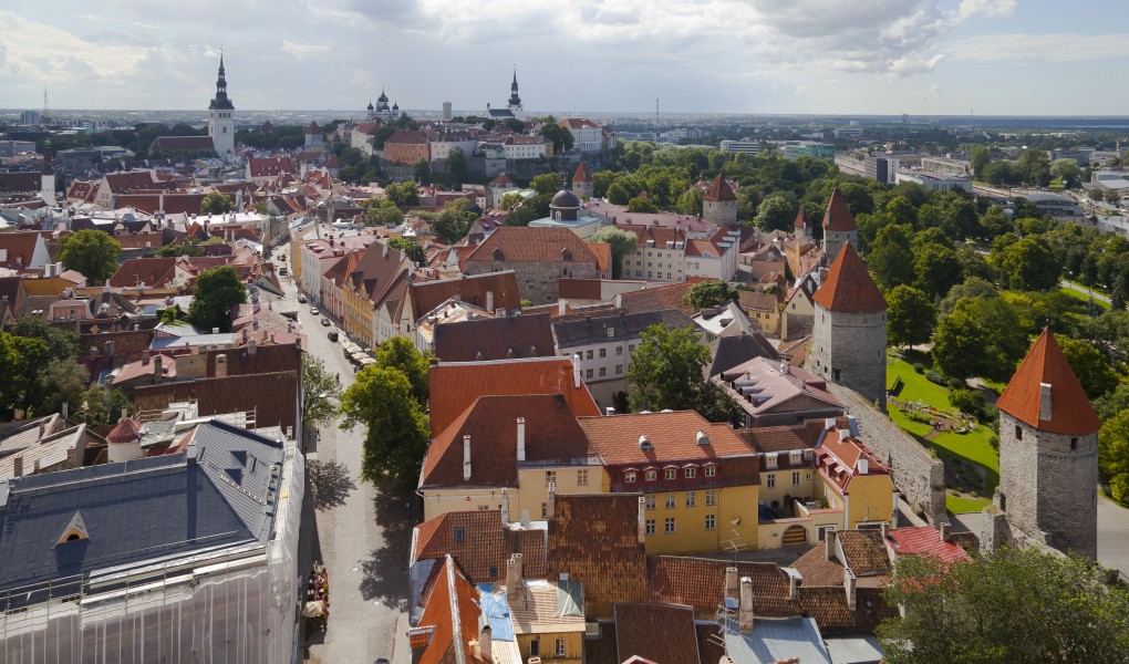 Vistas panorámicas desde la iglesia de San Olaf, Tallinn, Estonia, 2012-08-05, DD 03