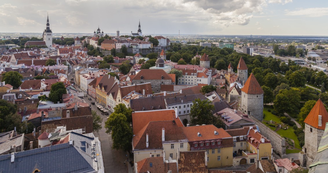 Vistas panorámicas desde la iglesia de San Olaf, Tallinn, Estonia, 2012-08-05, DD 24