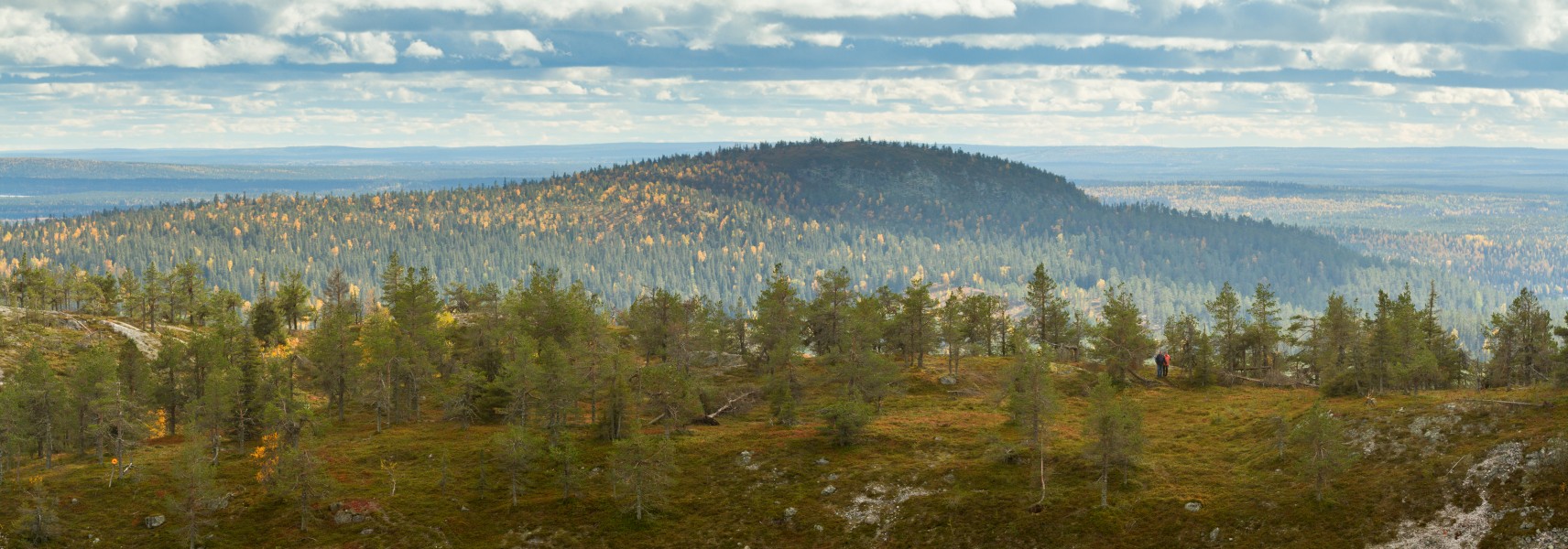 Pyhävaara and Juhannuskallio as seen from Rukatunturi, 2018 September