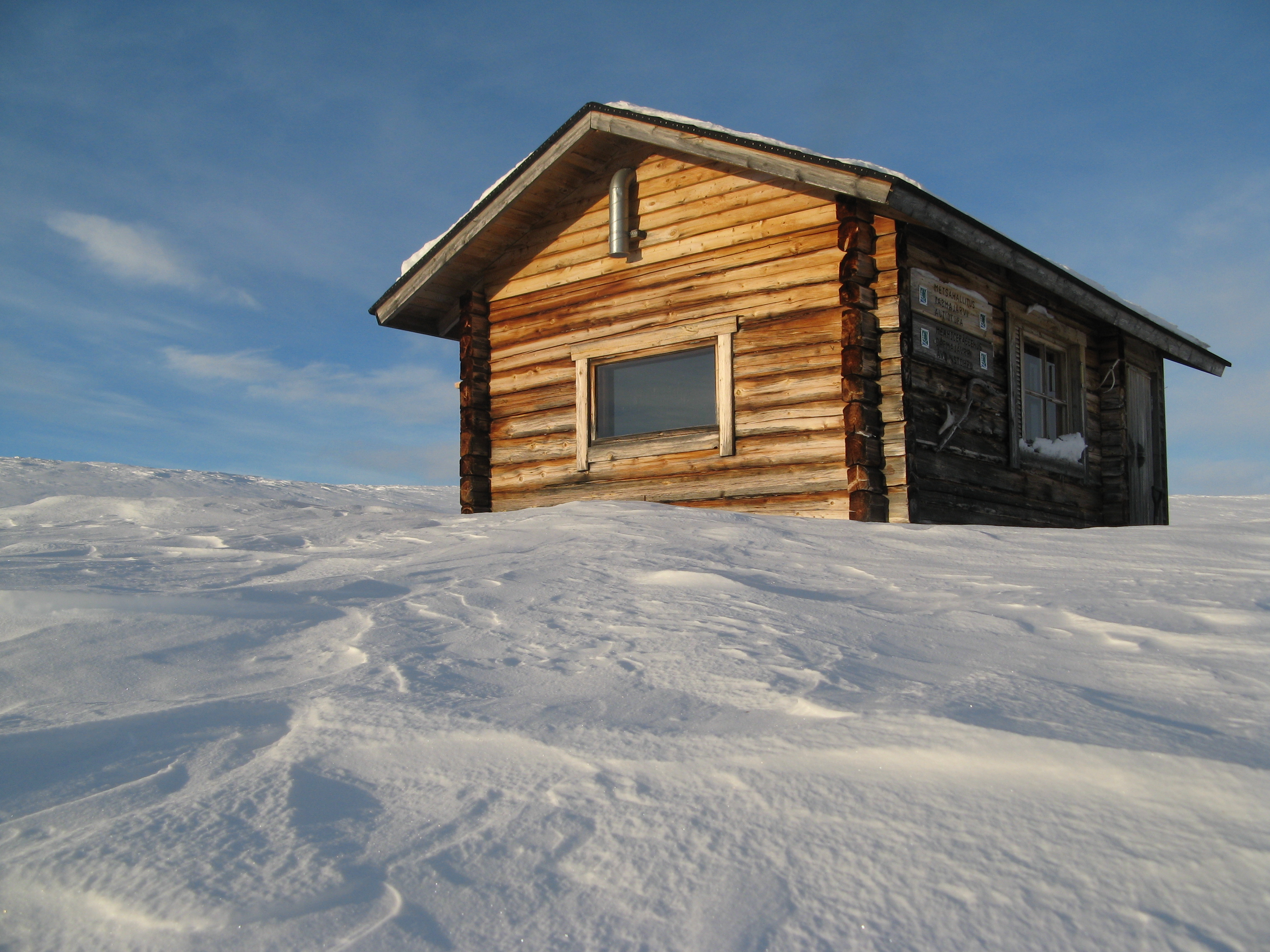 Taapmajärvi wilderness hut detail