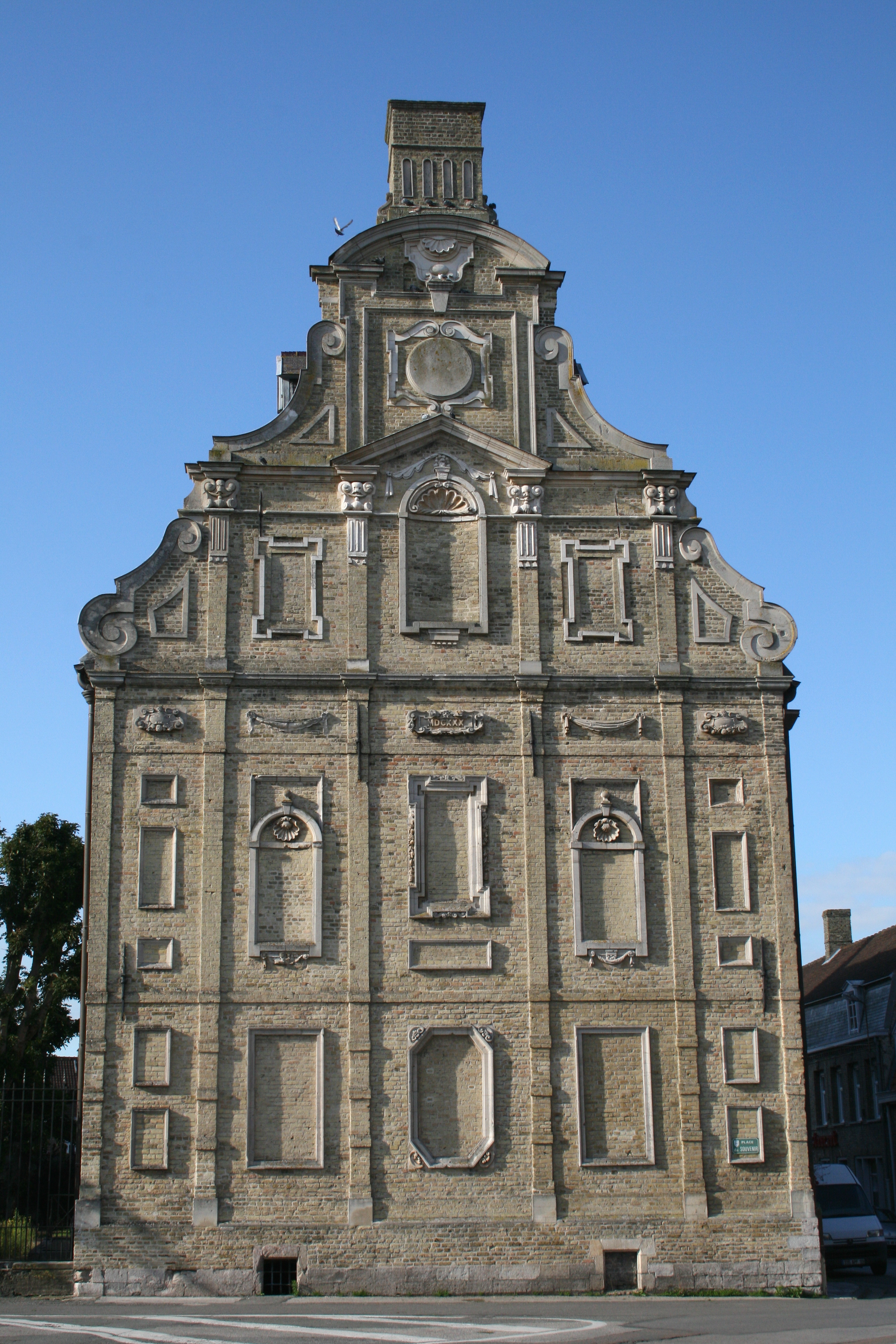 0 Bergues - Ancien mont-de-piété (1)
