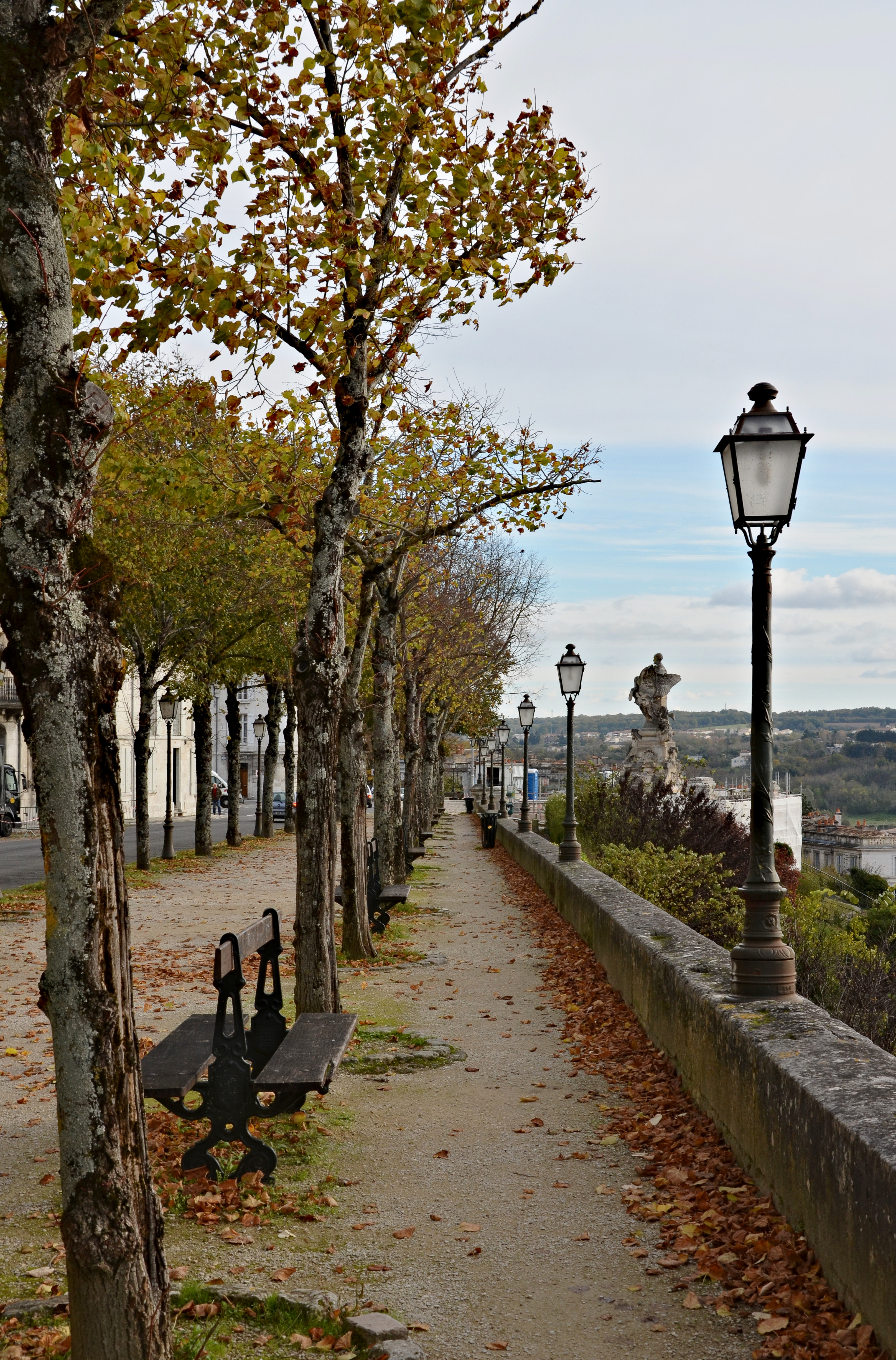 Angoulême Rempart Desaix vue SE automne 2013