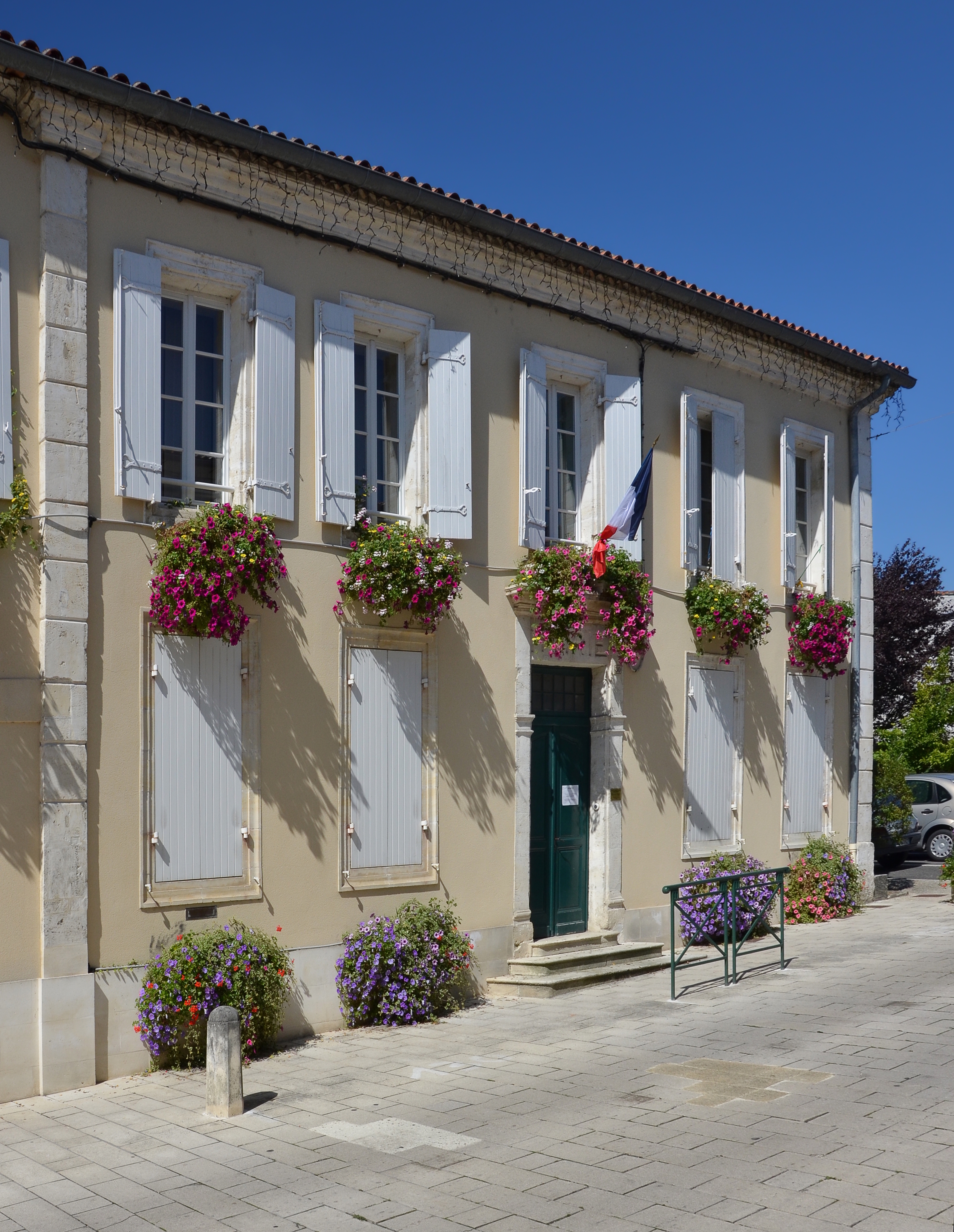Baignes 16 Mairie 2013