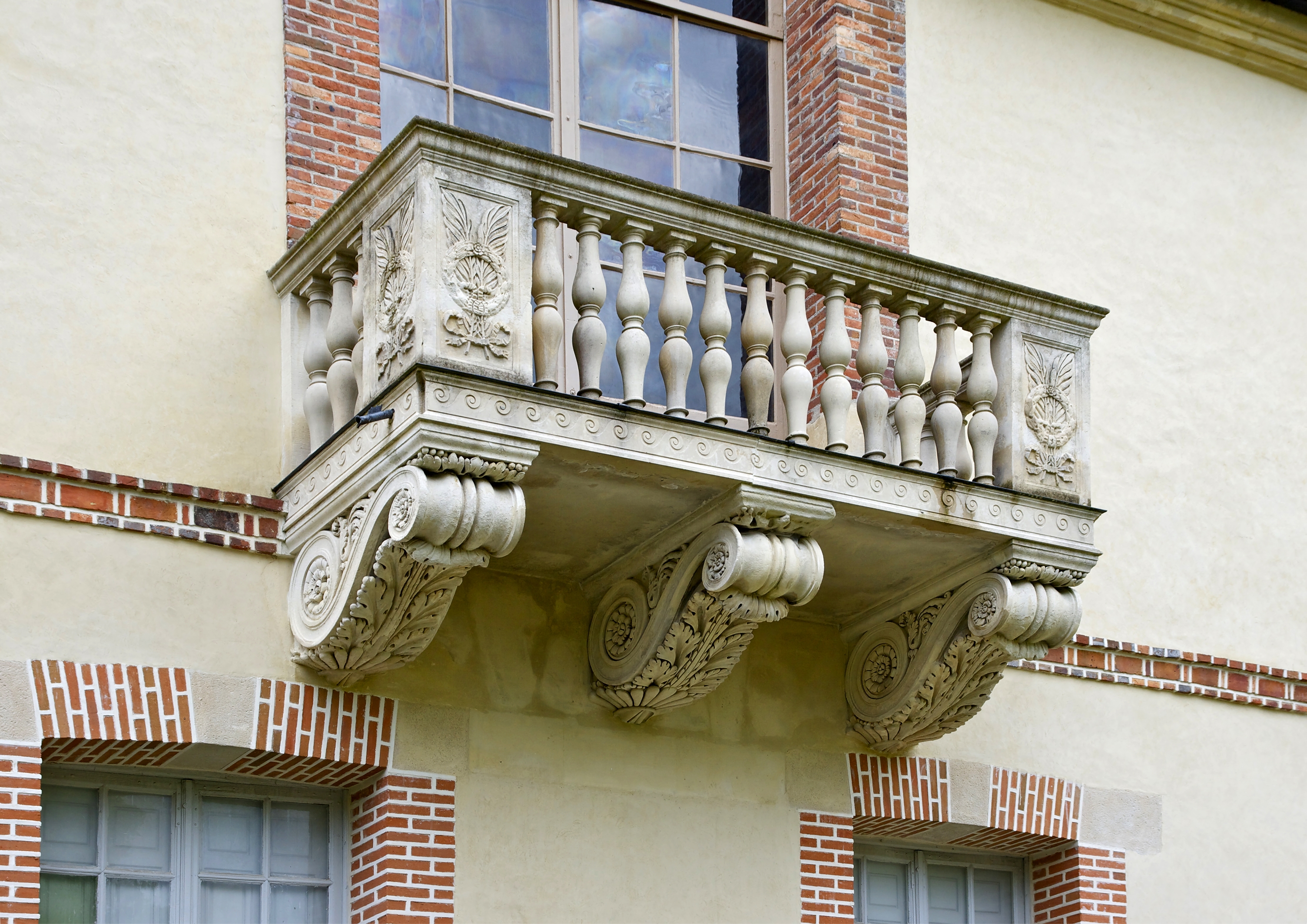 Balcon pierre château Fontainebleau