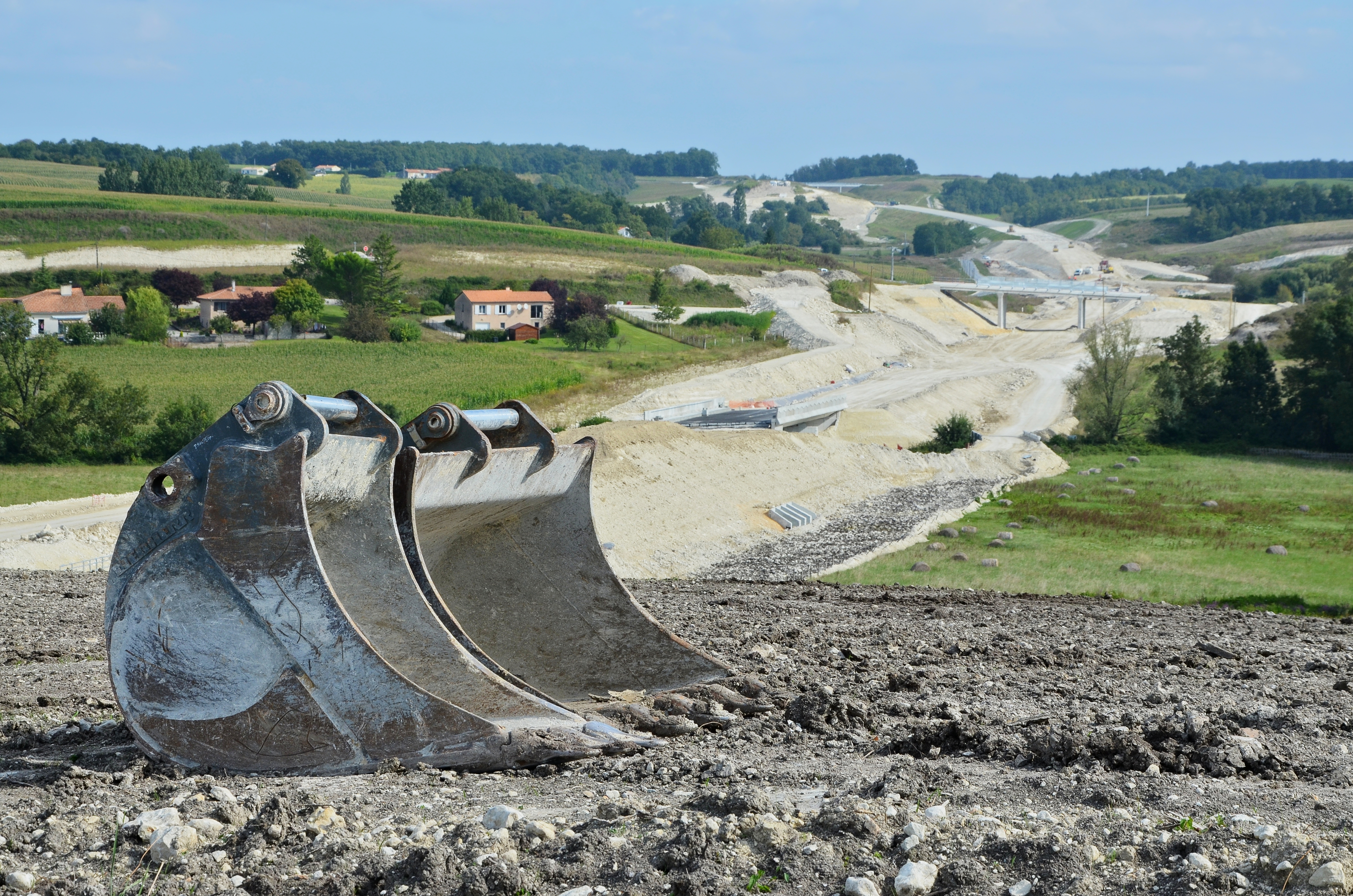 Blanzac 16 Travaux LGVSEA godets de pelleteuse août 2014
