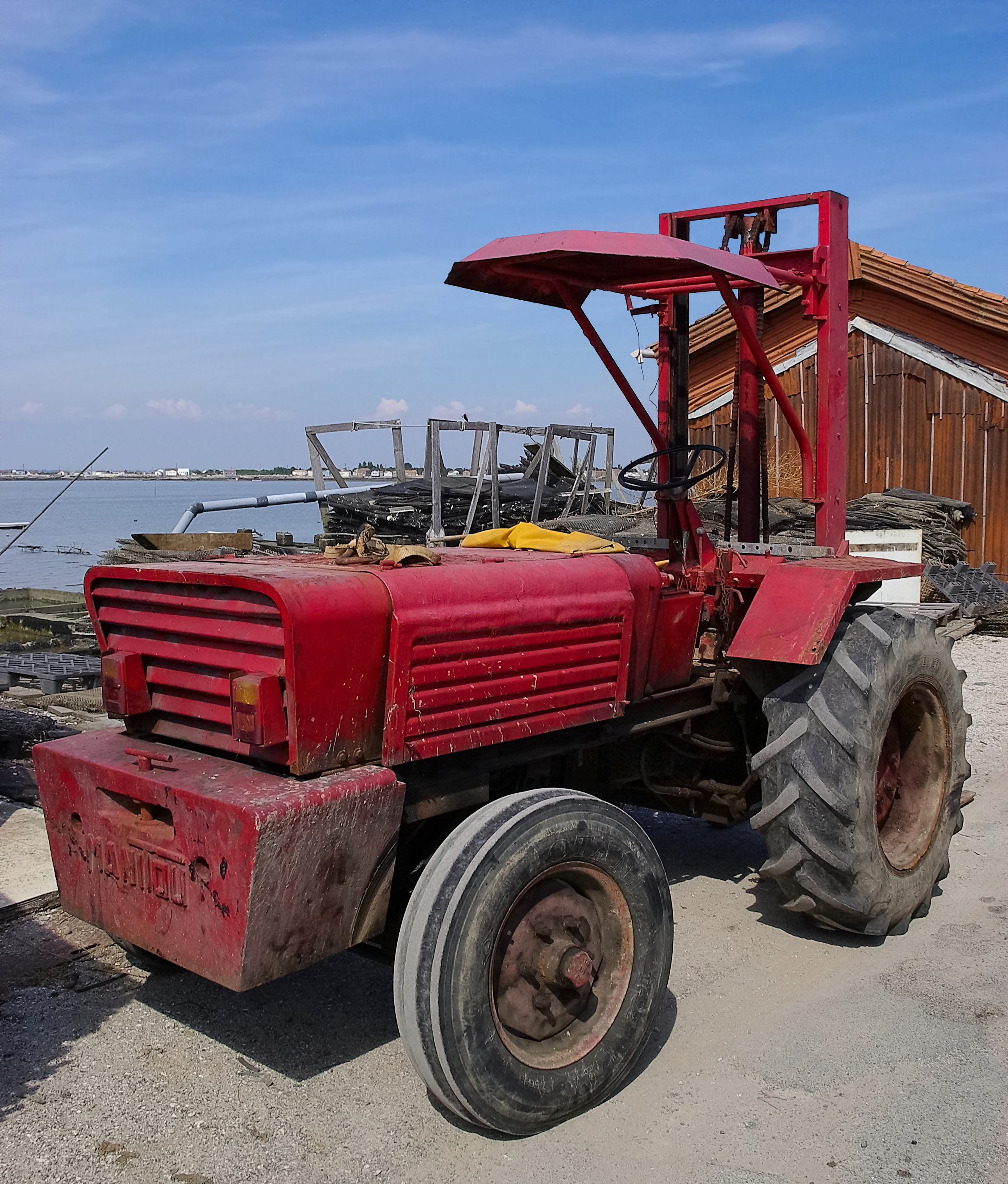Bourcefranc 17 Tracteur Manitou MC10 2010