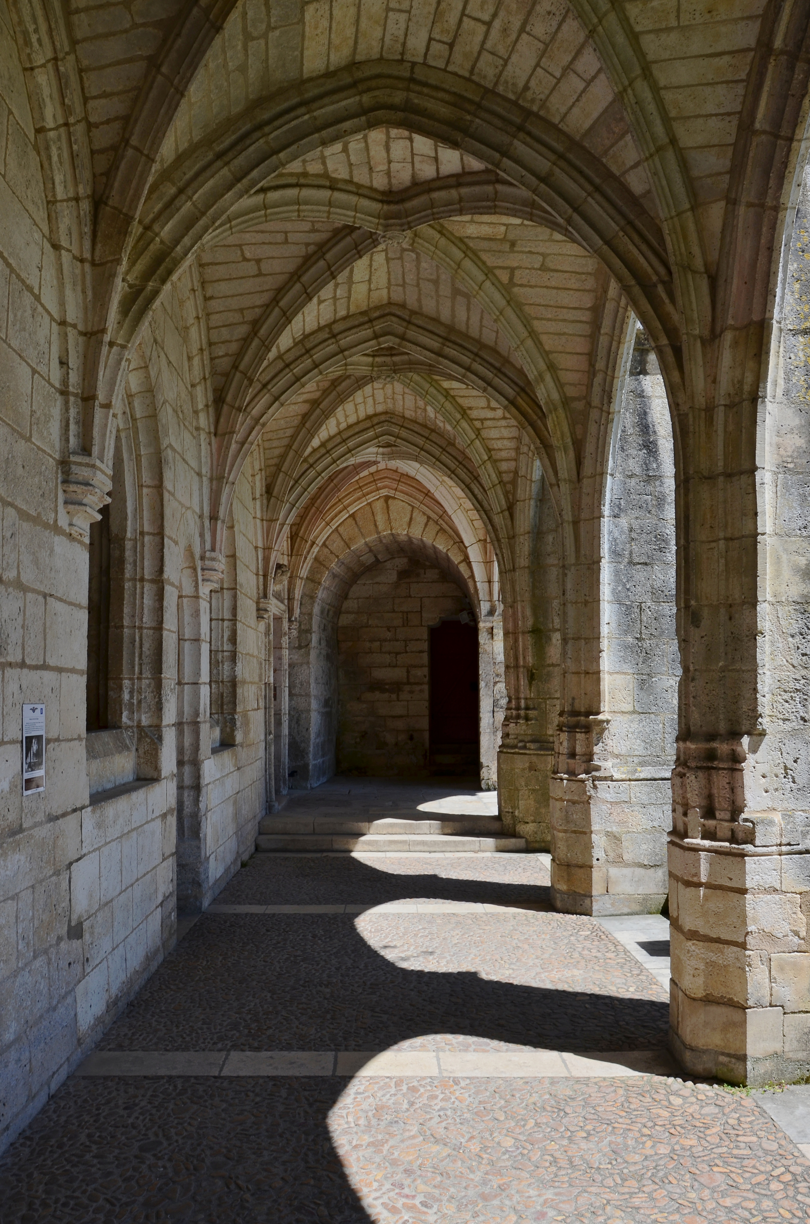 Brantôme 24 Cloître promenoir 2014