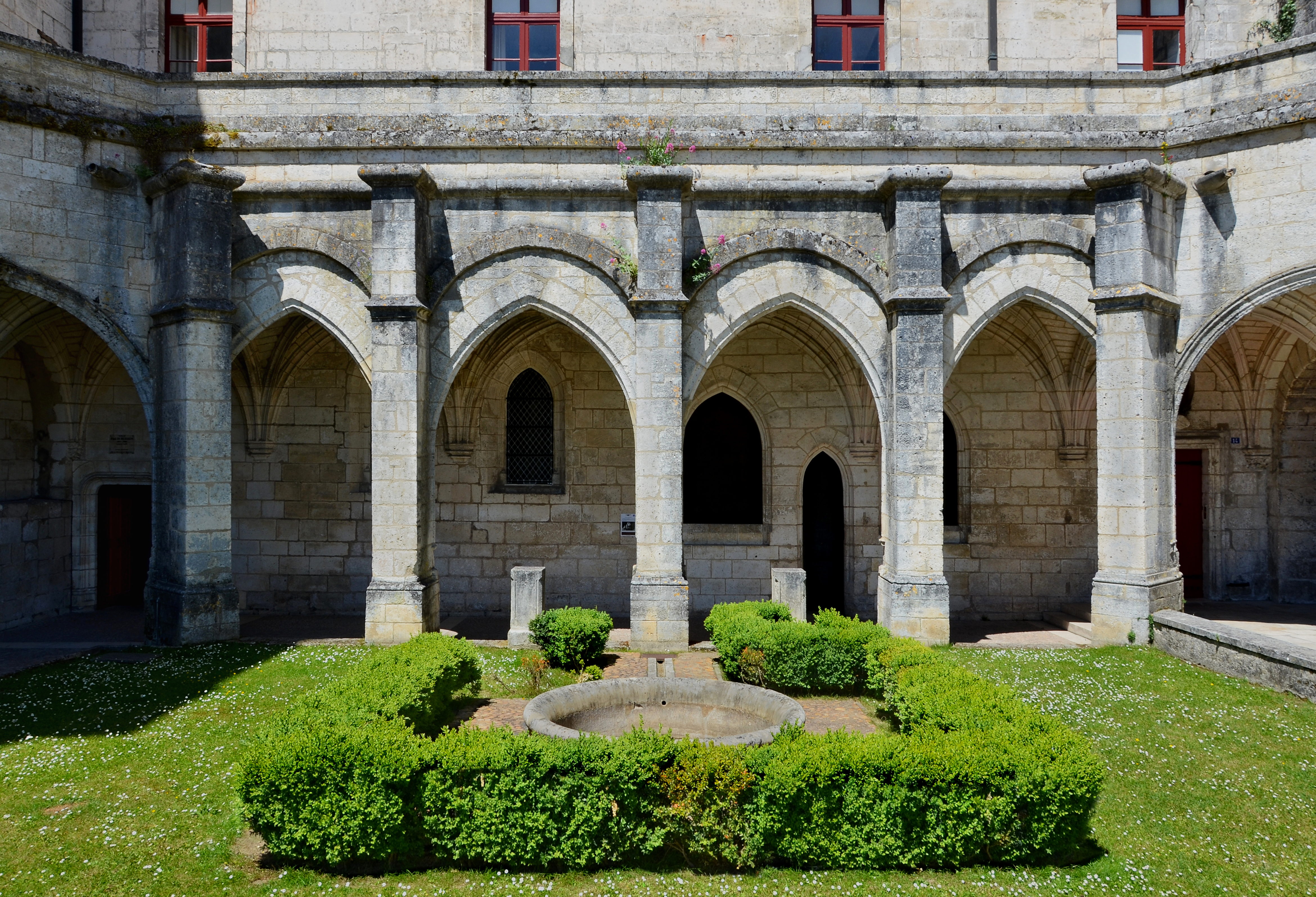 Brantôme 24 Galerie cloître 2014