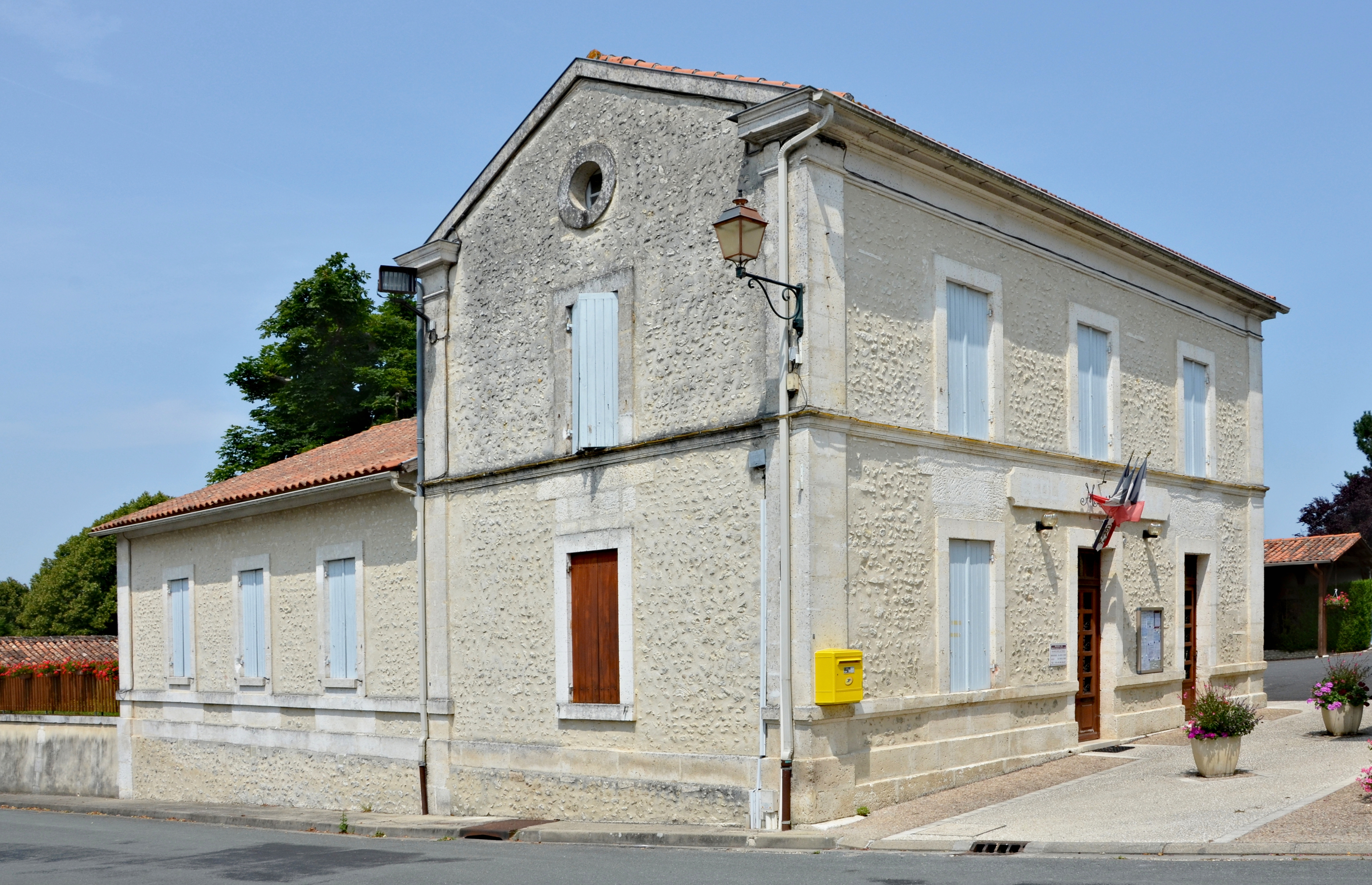 Brie-sous-Chalais 16 Mairie 2013