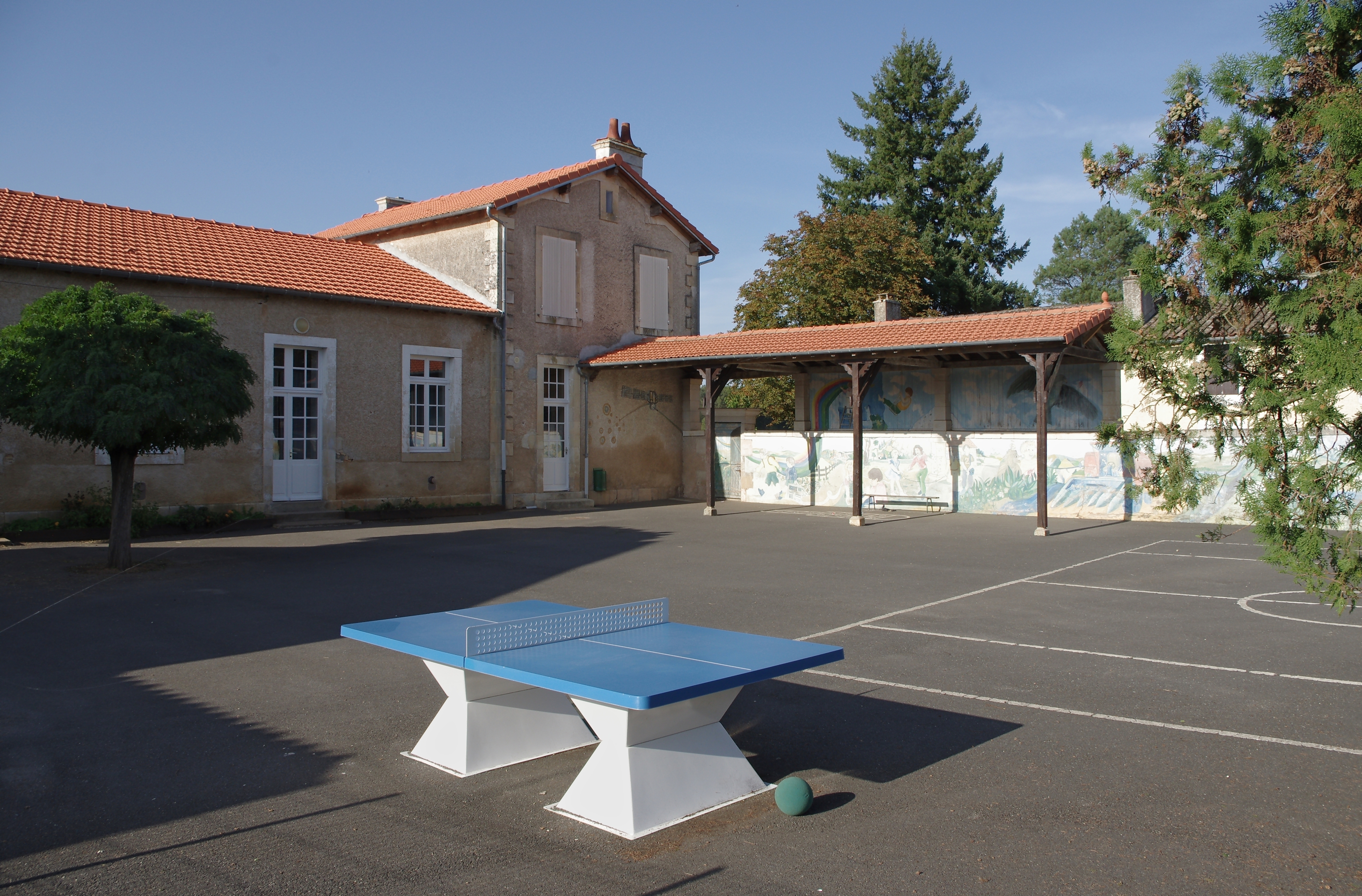 Brux 86 Cour d'école 2012