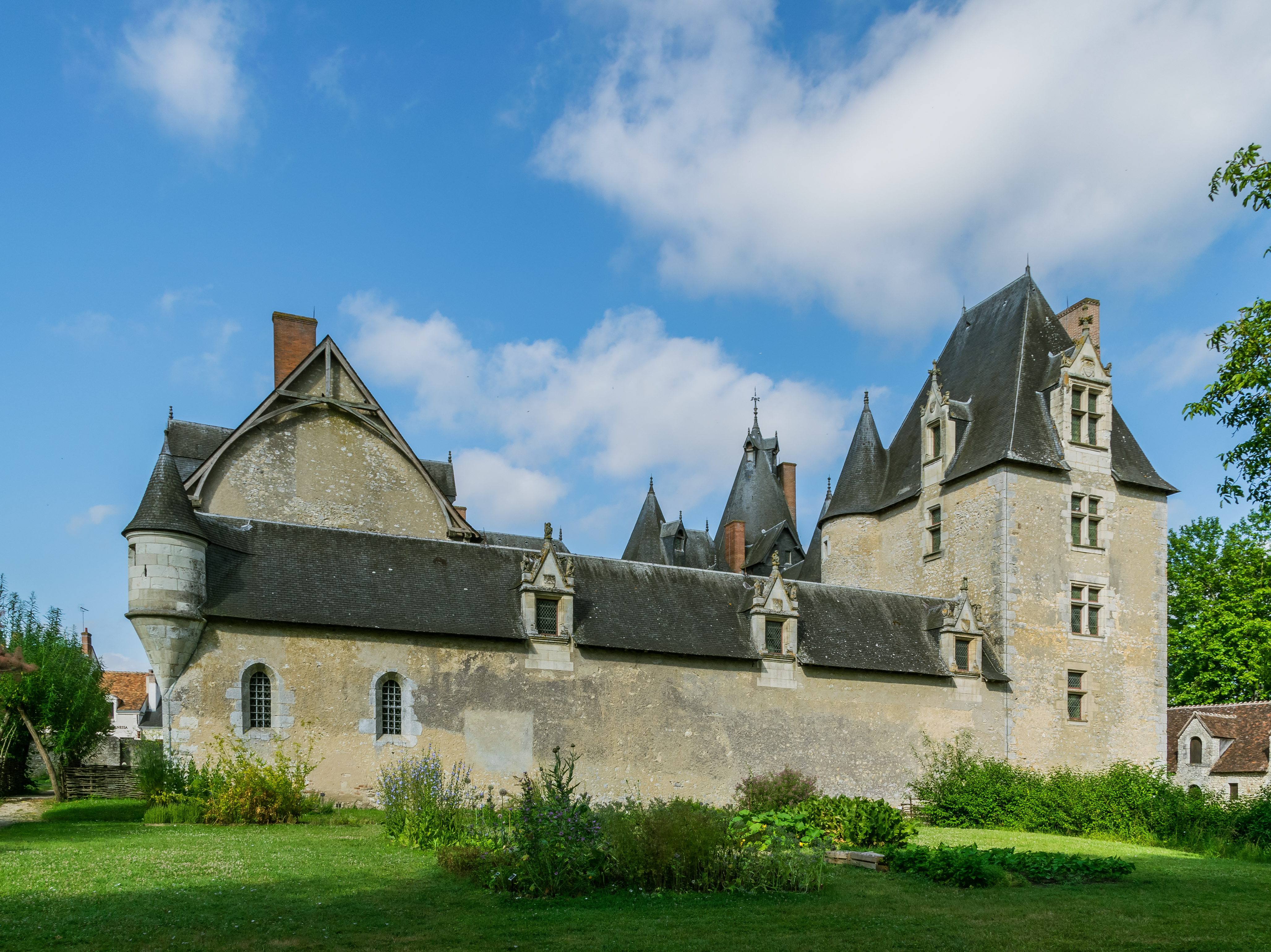 Castle of Fougeres-sur-Bievre 04