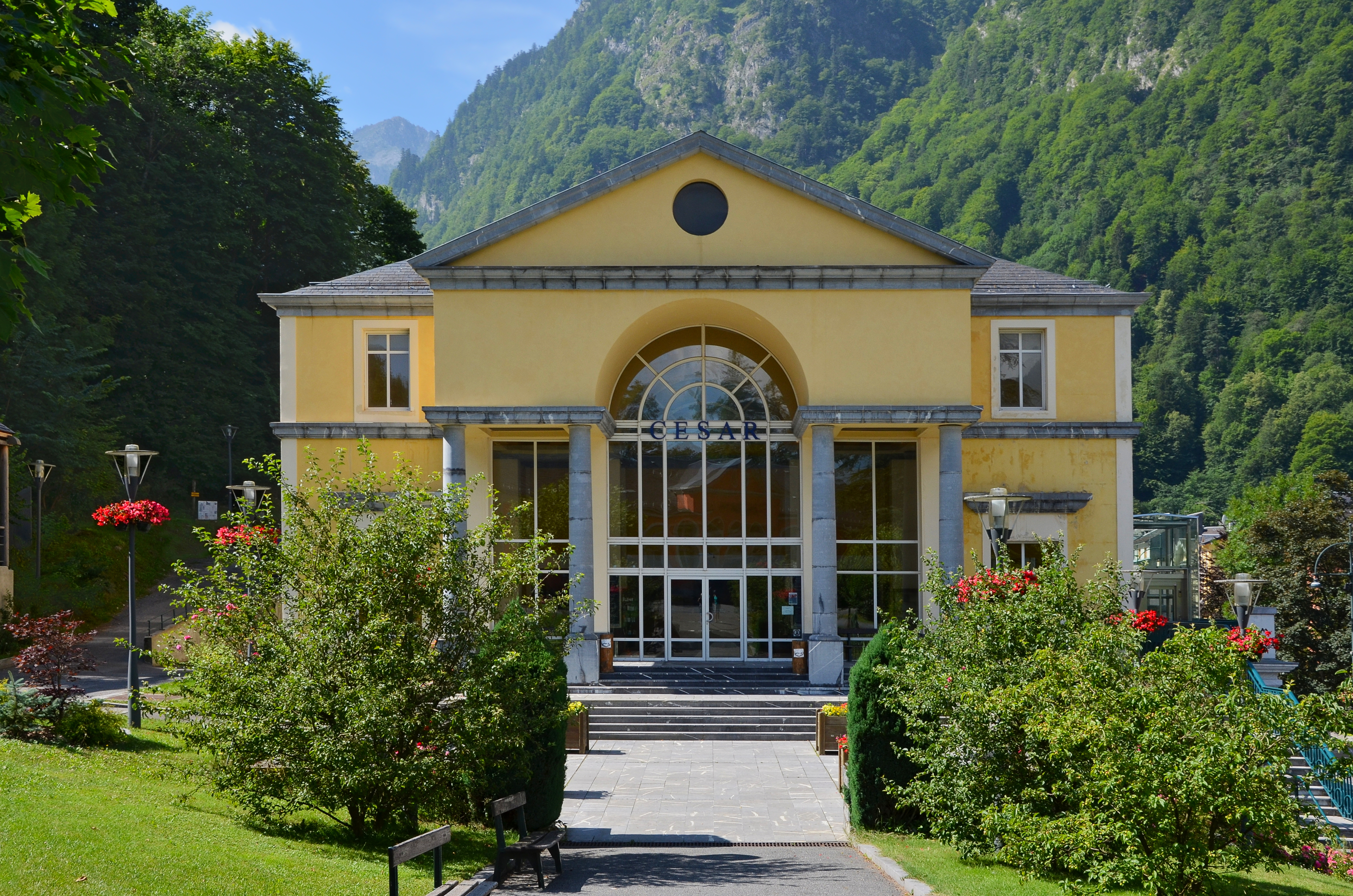 Cauterets 65 Entrée thermes César 2014