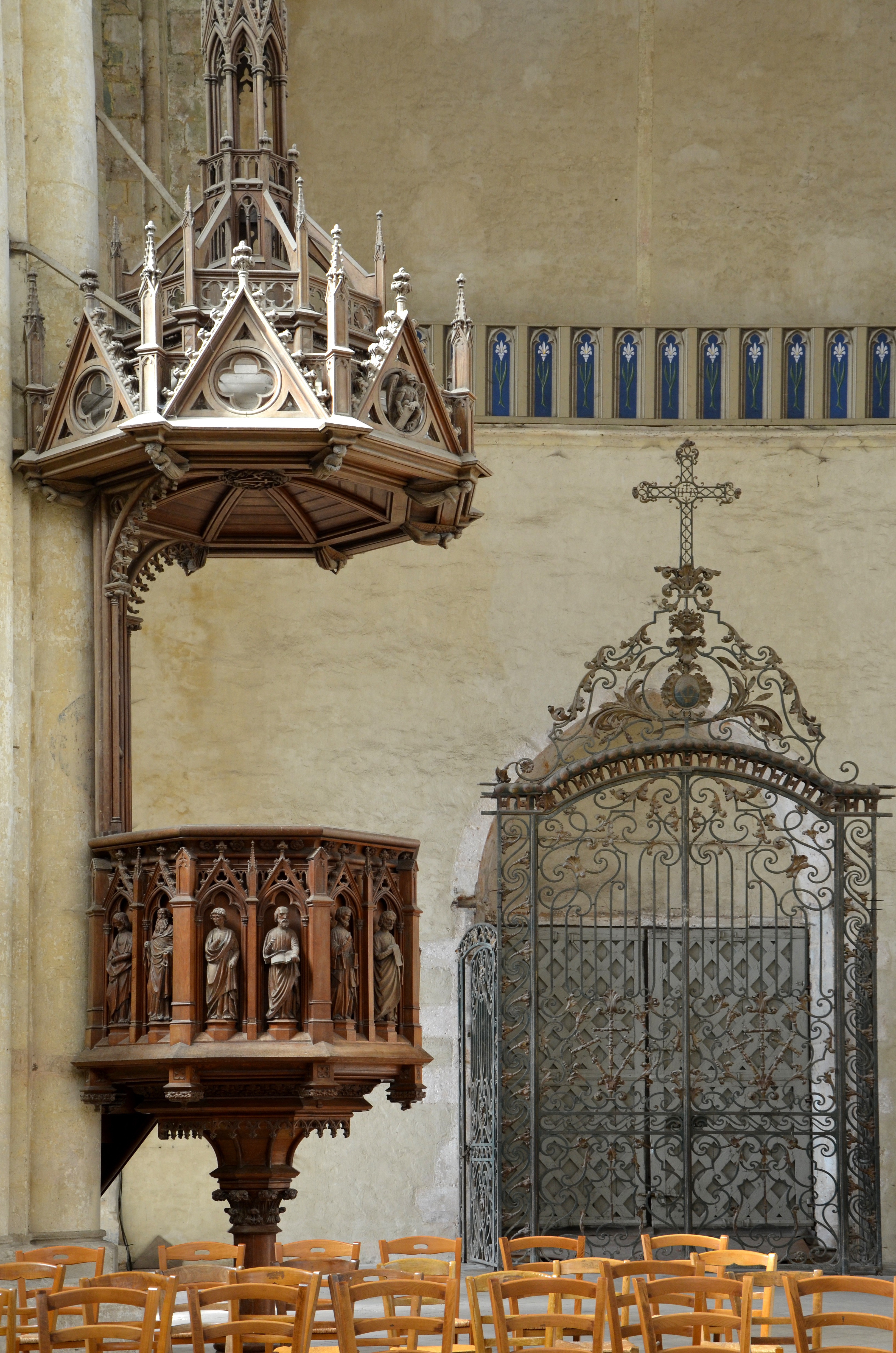 Chaire et ancienne grille du choeur de la collégiale Saint-Quiriace de Provins format jpg DSC 0179
