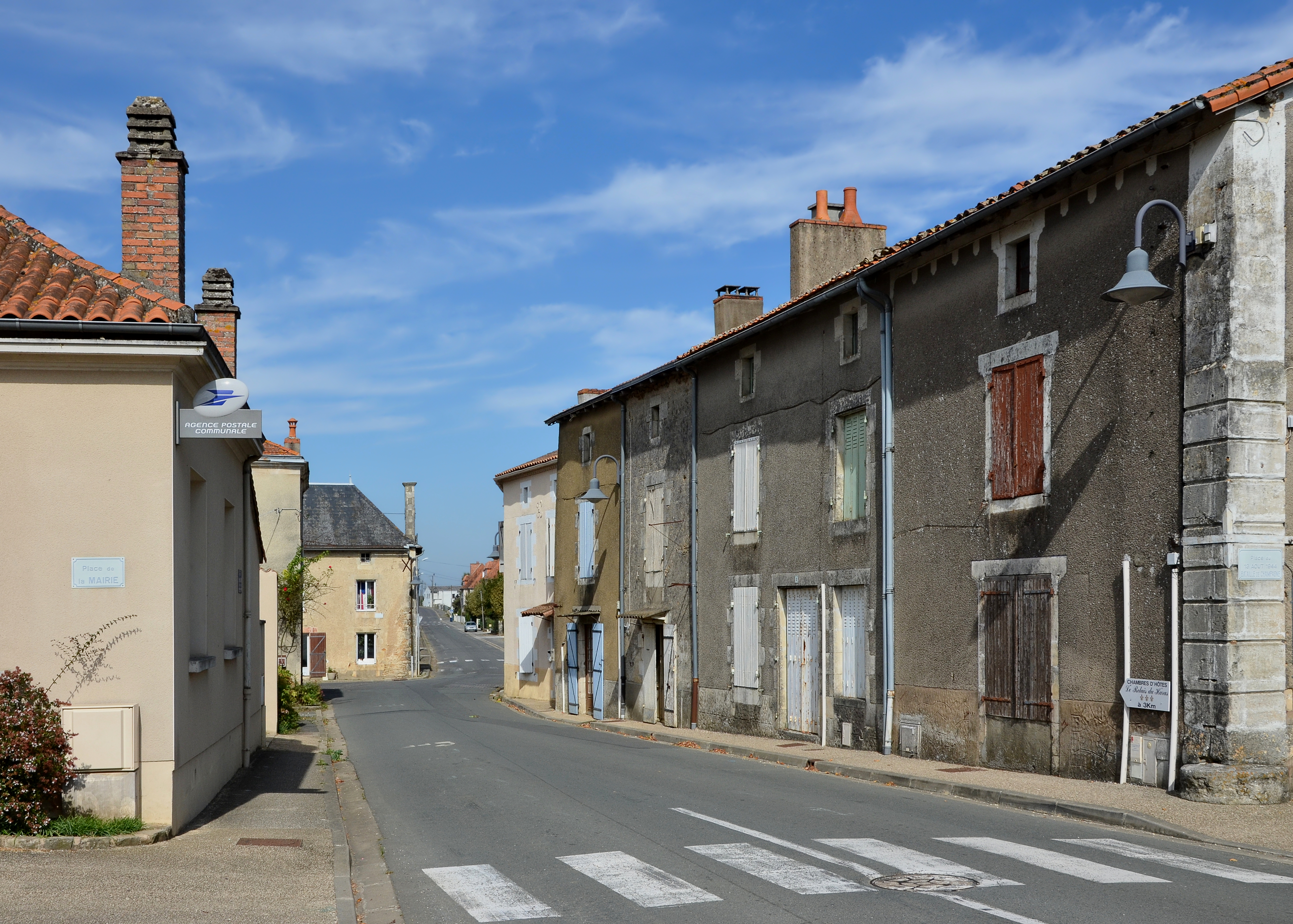 Champagné-St-Hilaire Rue D24 2014