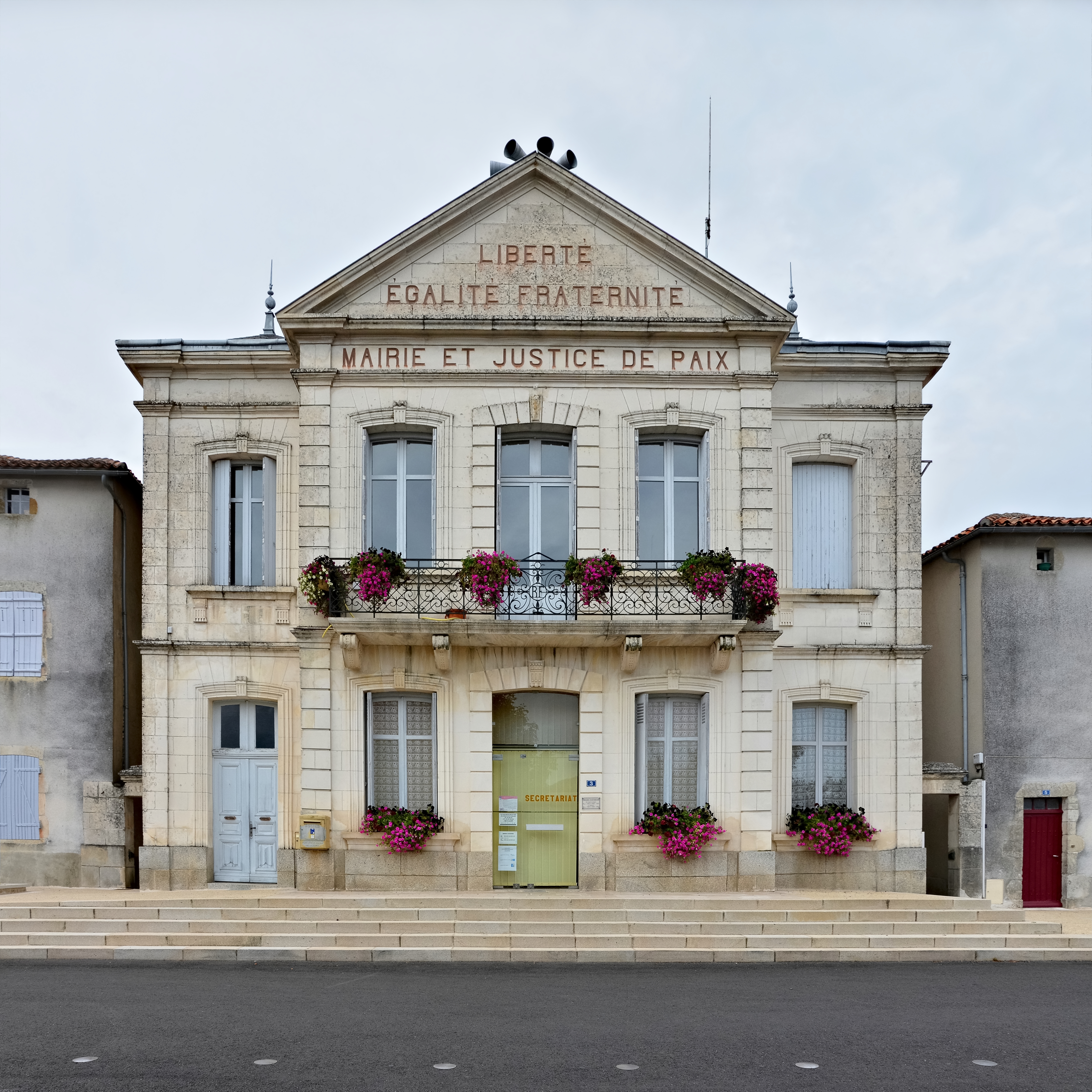 Charroux 86 Mairie 2013