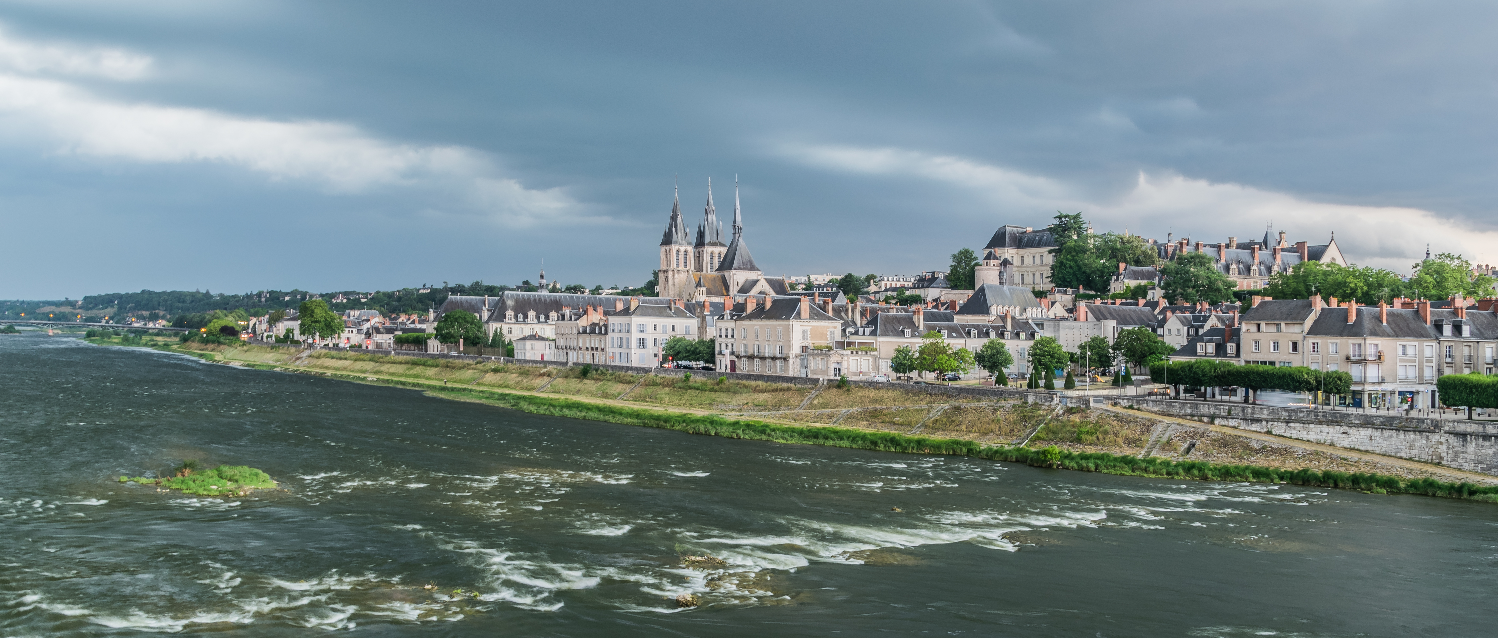 City of Blois from the bridge of Jacques-Gabriel 02
