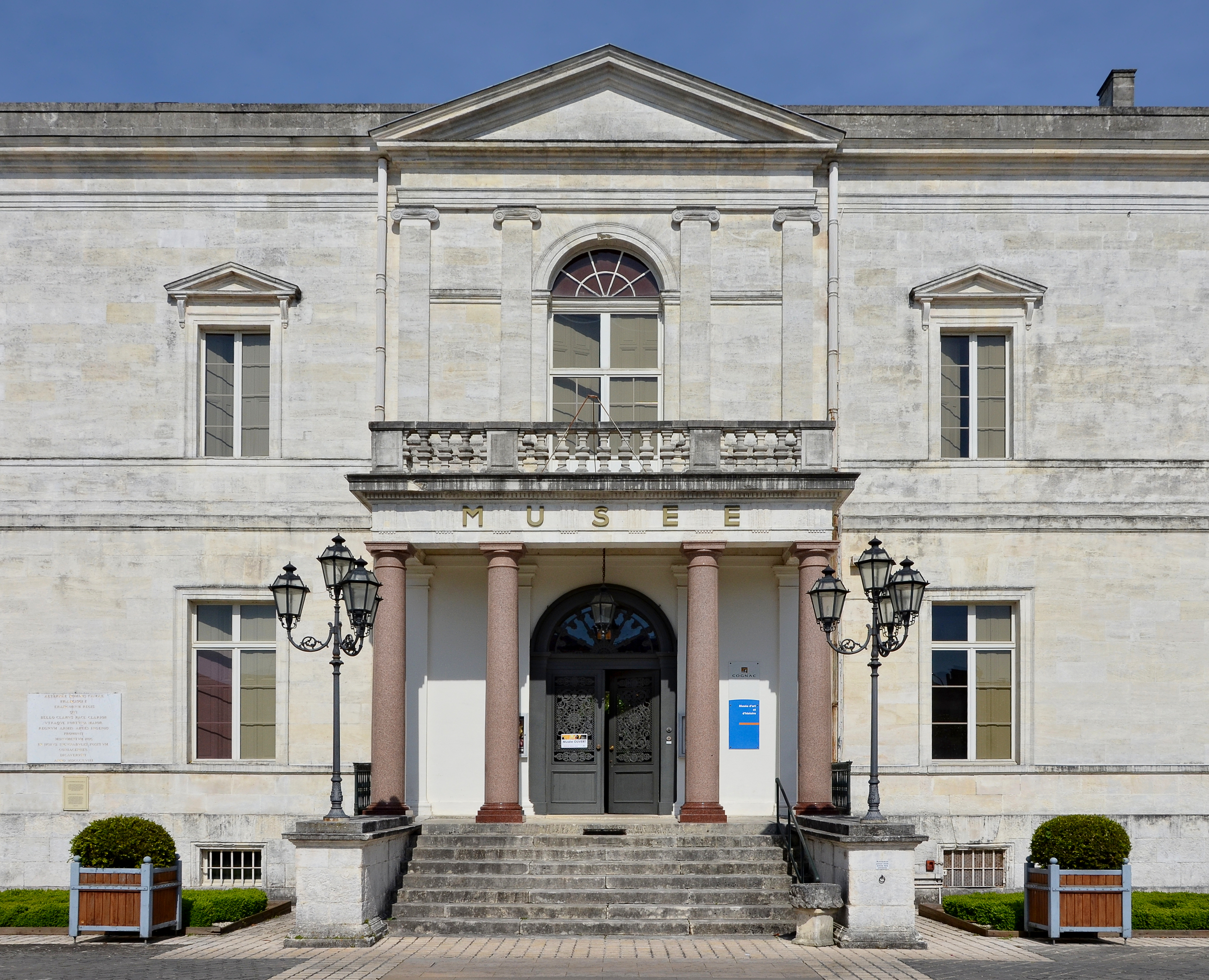 Cognac 16 Entrée du musée 2014