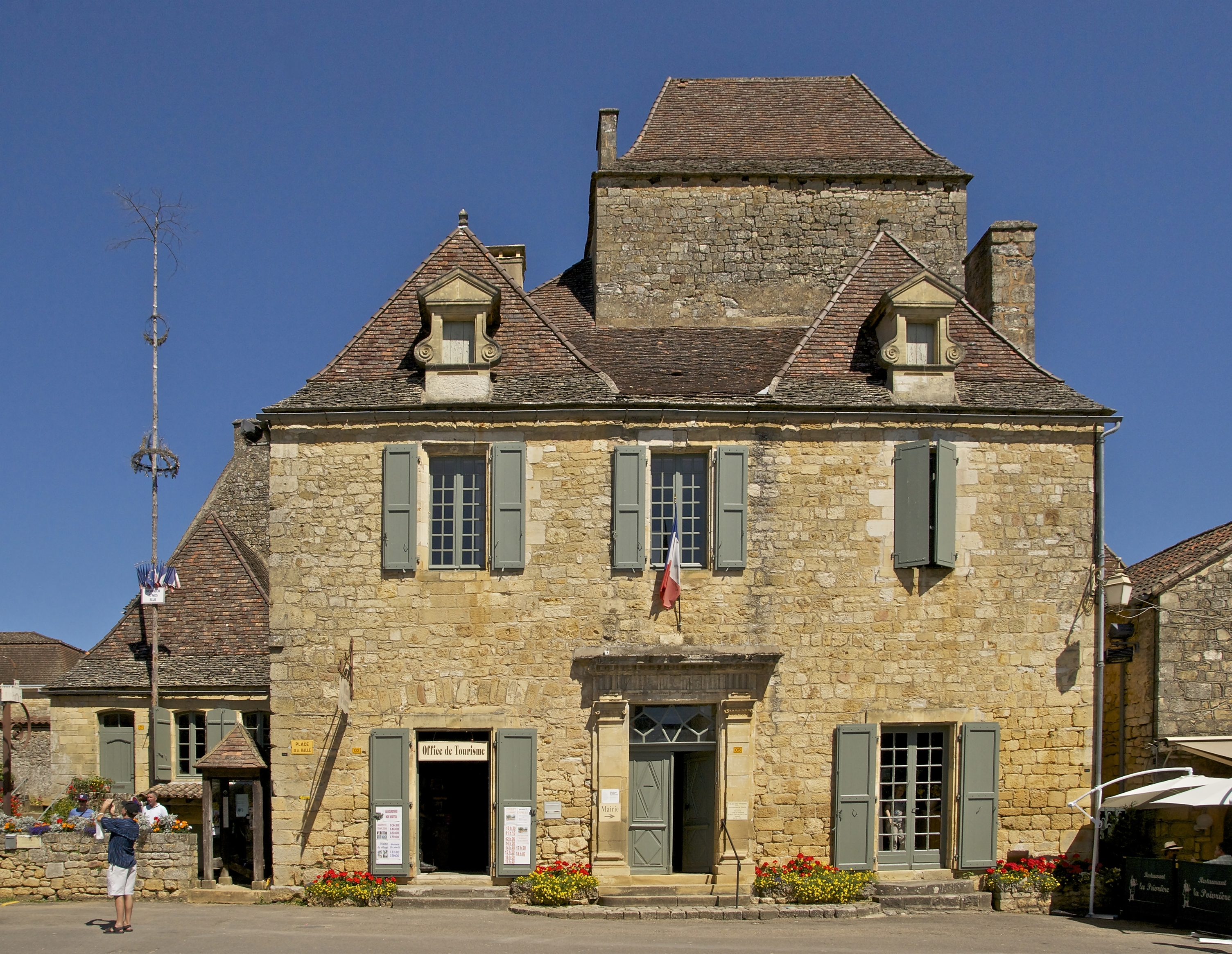 Domme mairie mai