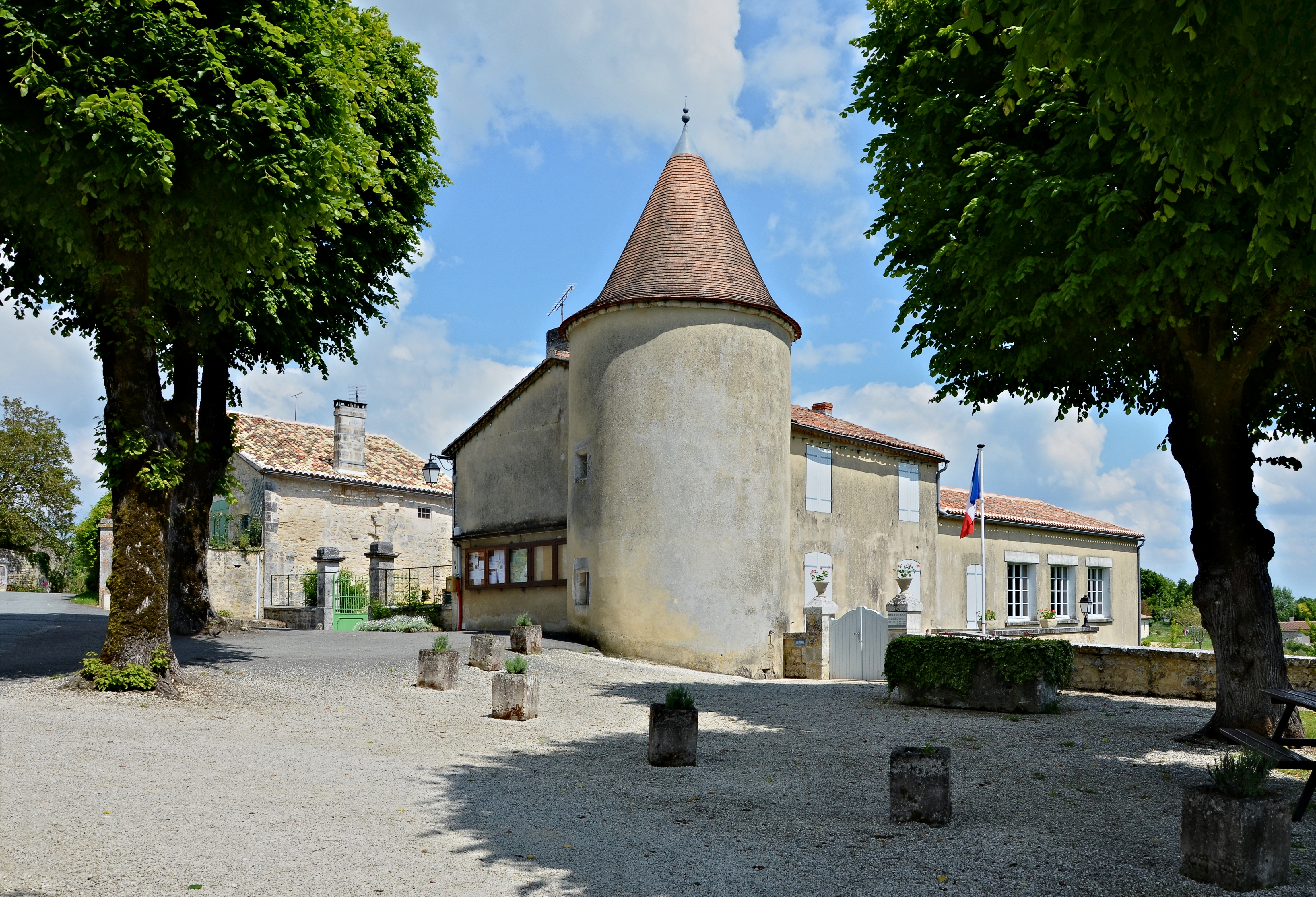 Edon 16 Mairie 2013