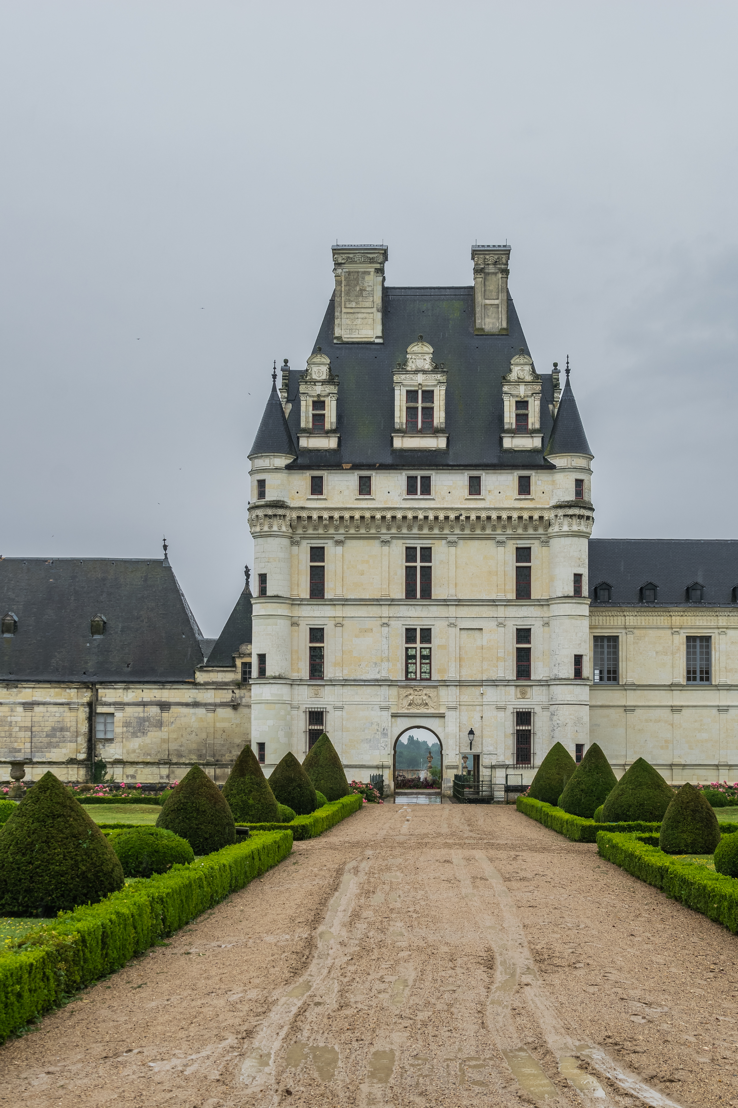 Exterior of the Castle of Valencay 04