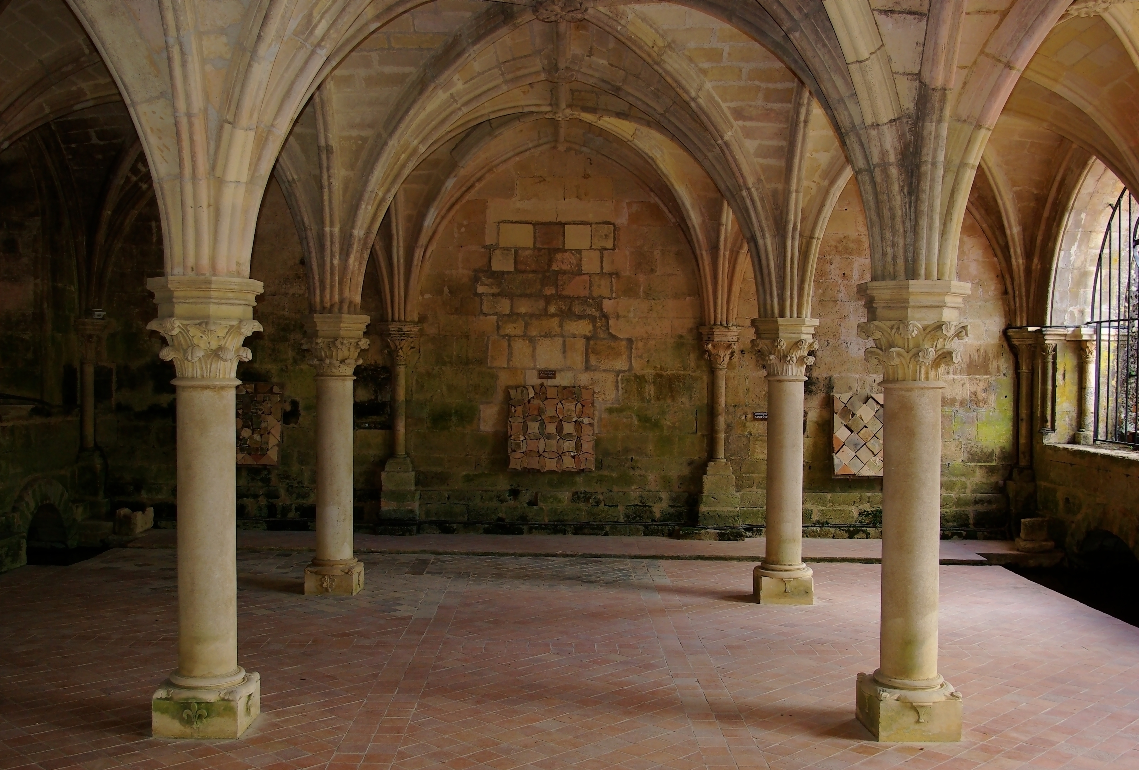 Fontdouce 17 Salle capitulaire 2009