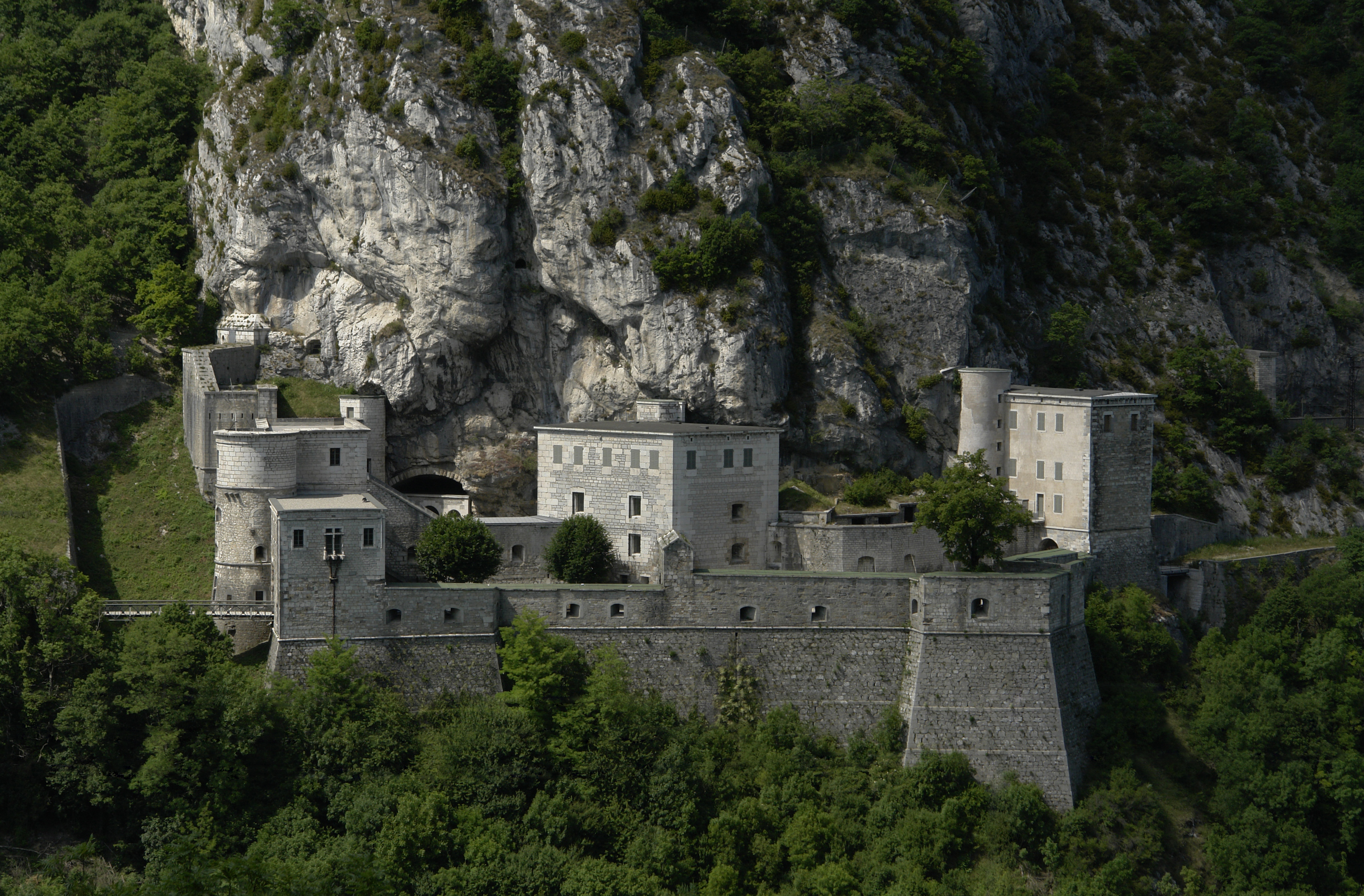 Fort l'Écluse, inférieur-retouché