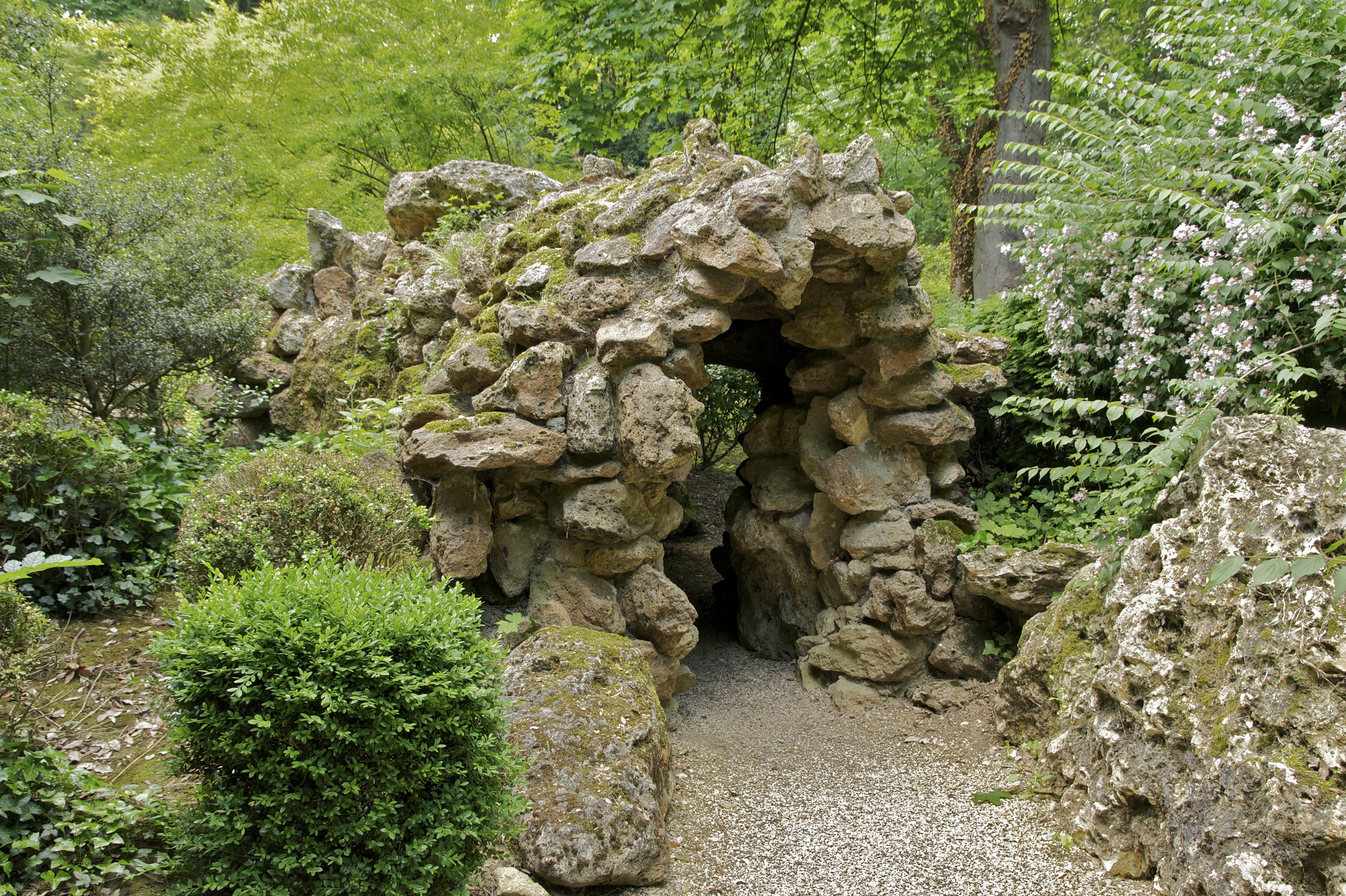 Grotte artificielle château Monte Cristo Port Marly