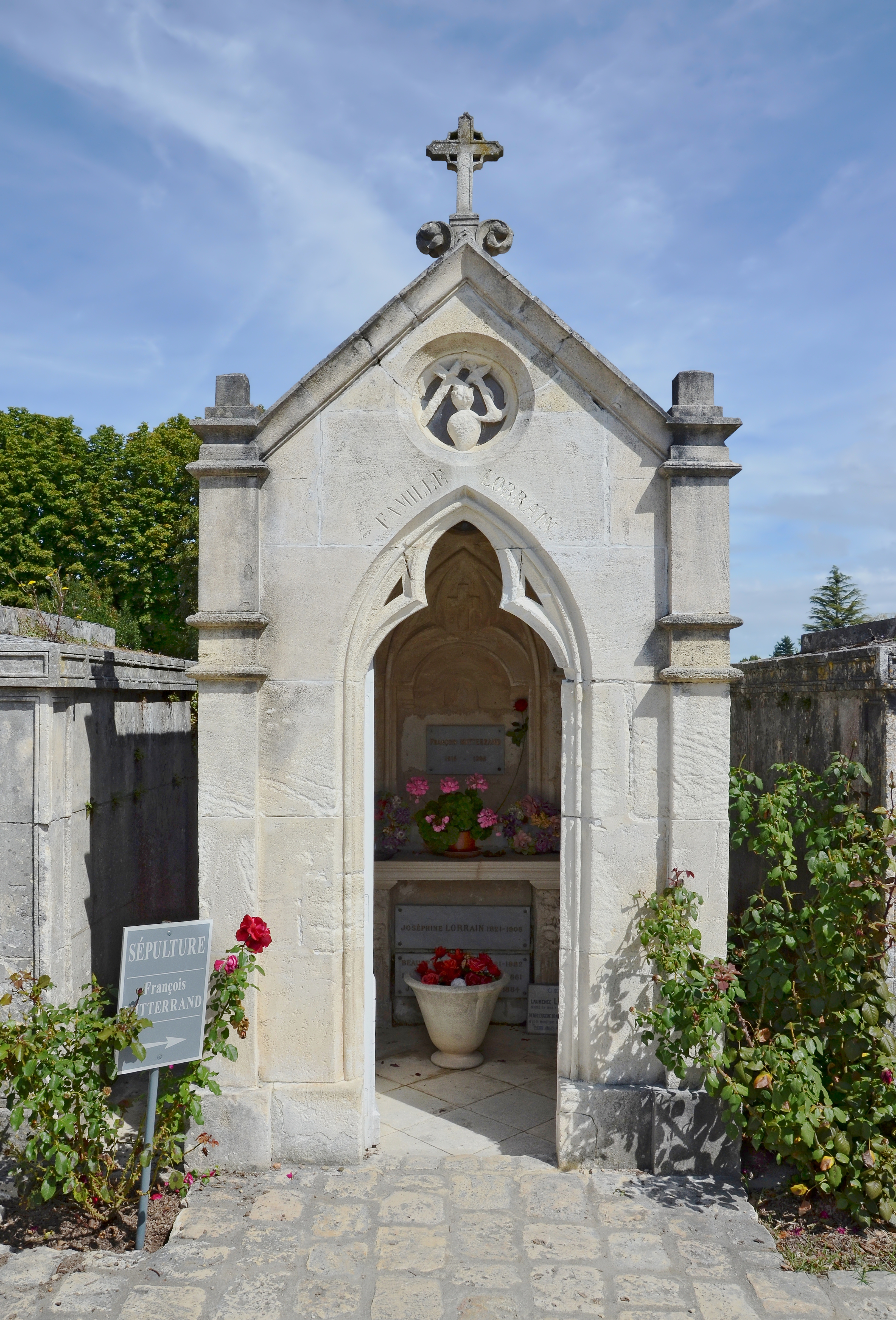 Jarnac 16 Sépulture Mitterrand-2014