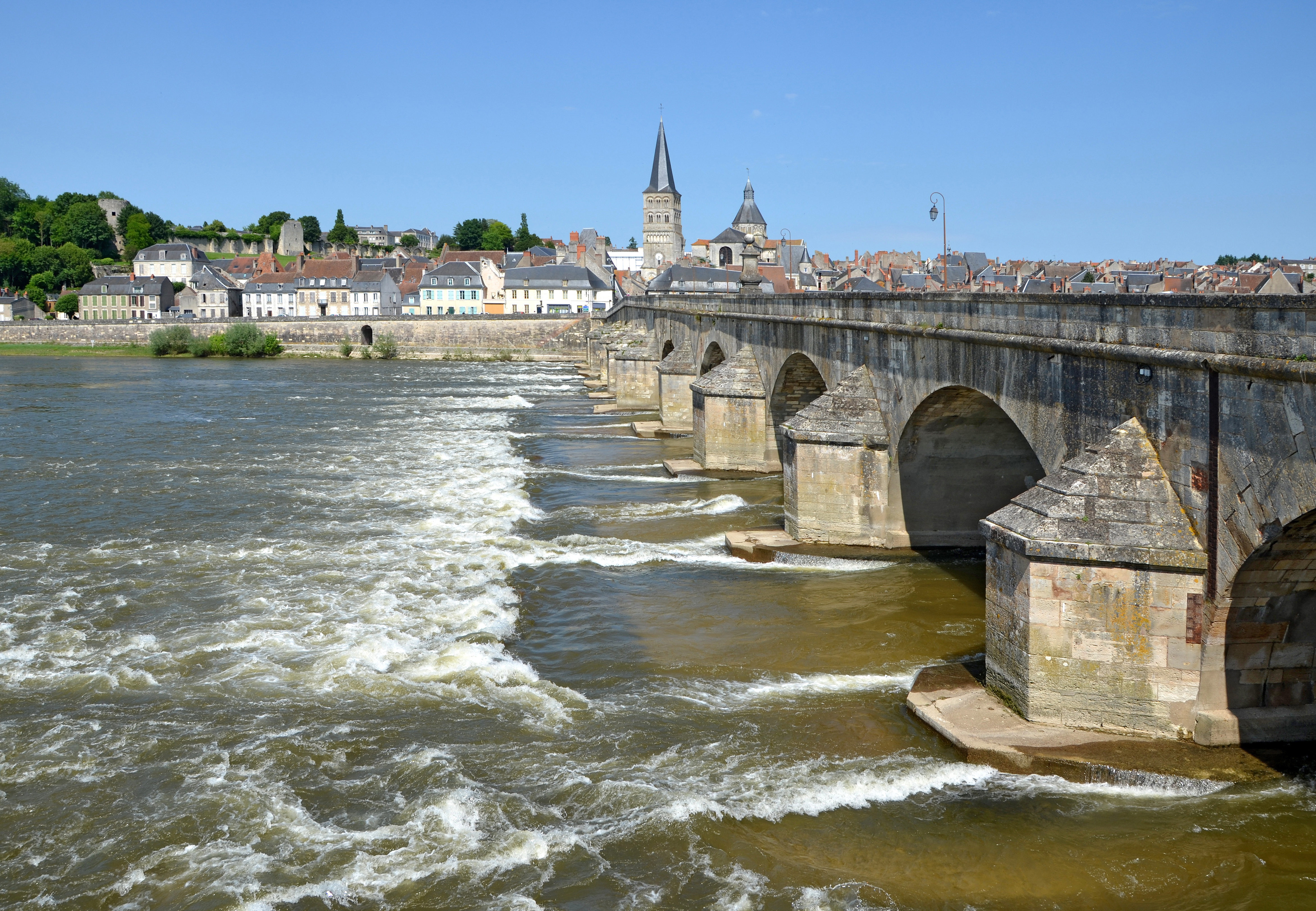 La-Loire-et-le-vieux-pont-de-la-Charité-sur-Loire-DSC 0260