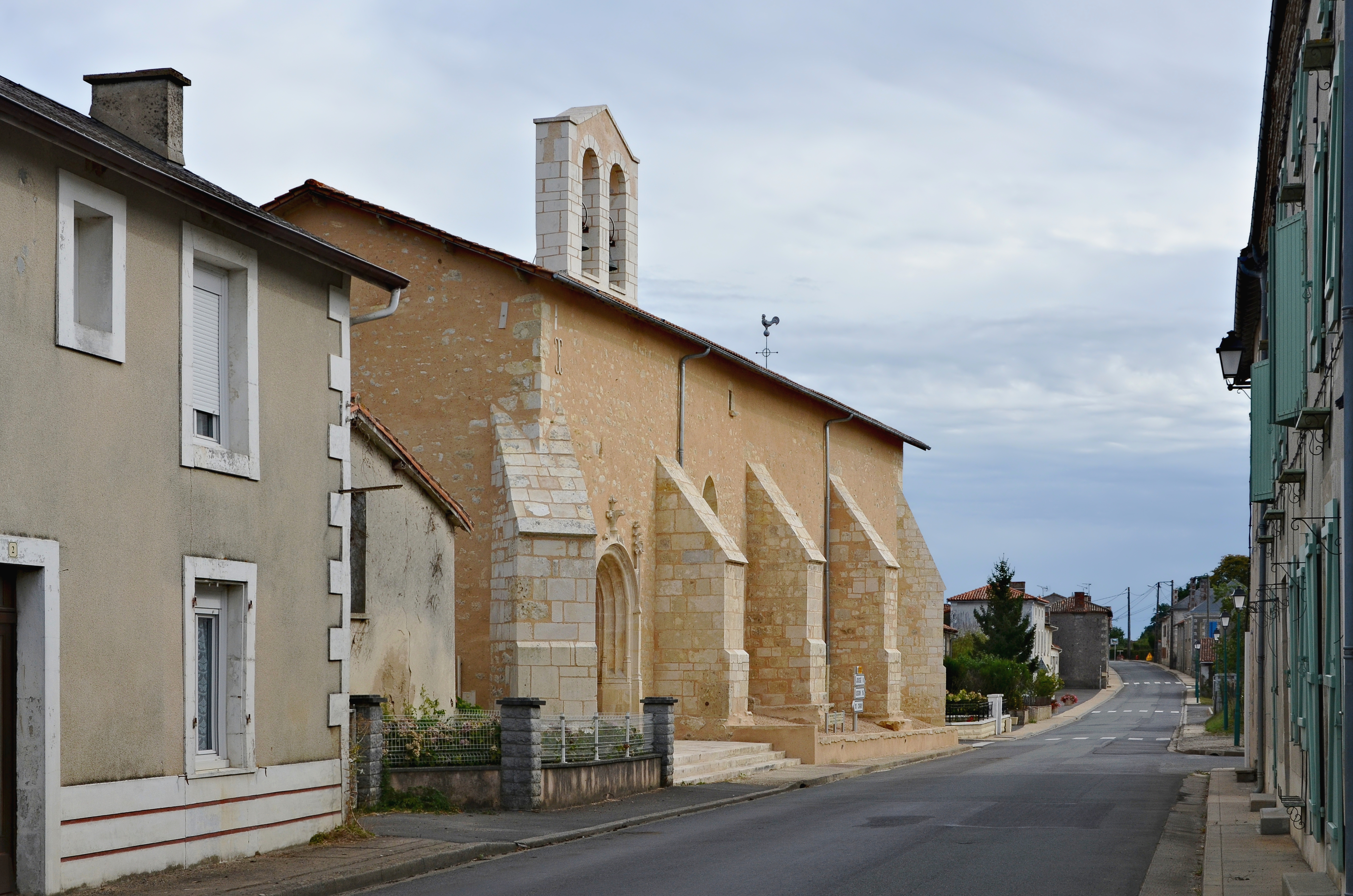 La Chapelle Bâton rue déserte (D727) 2013