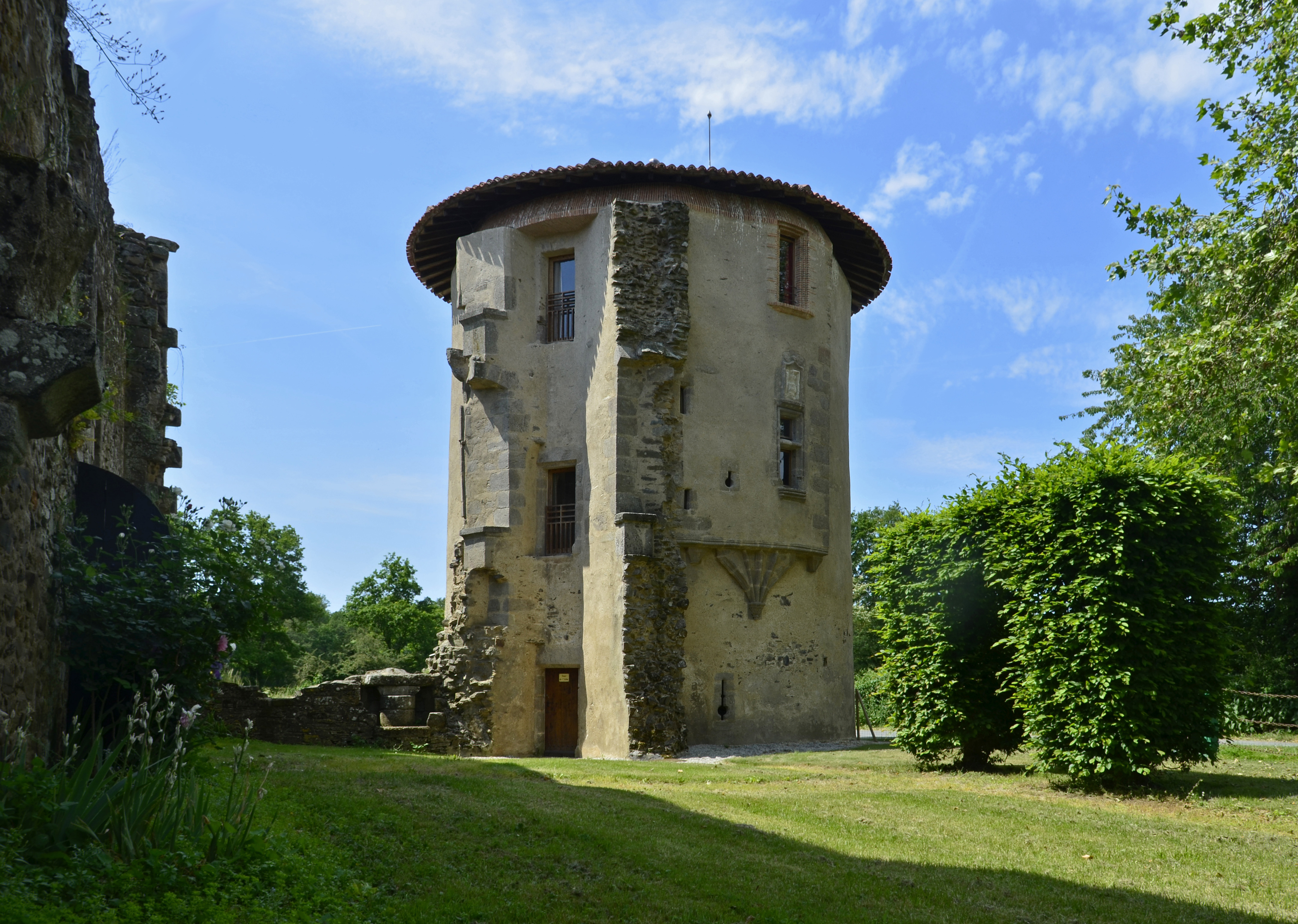 Les Herbiers - Abbaye Notre-Dame de la Grainetière 01