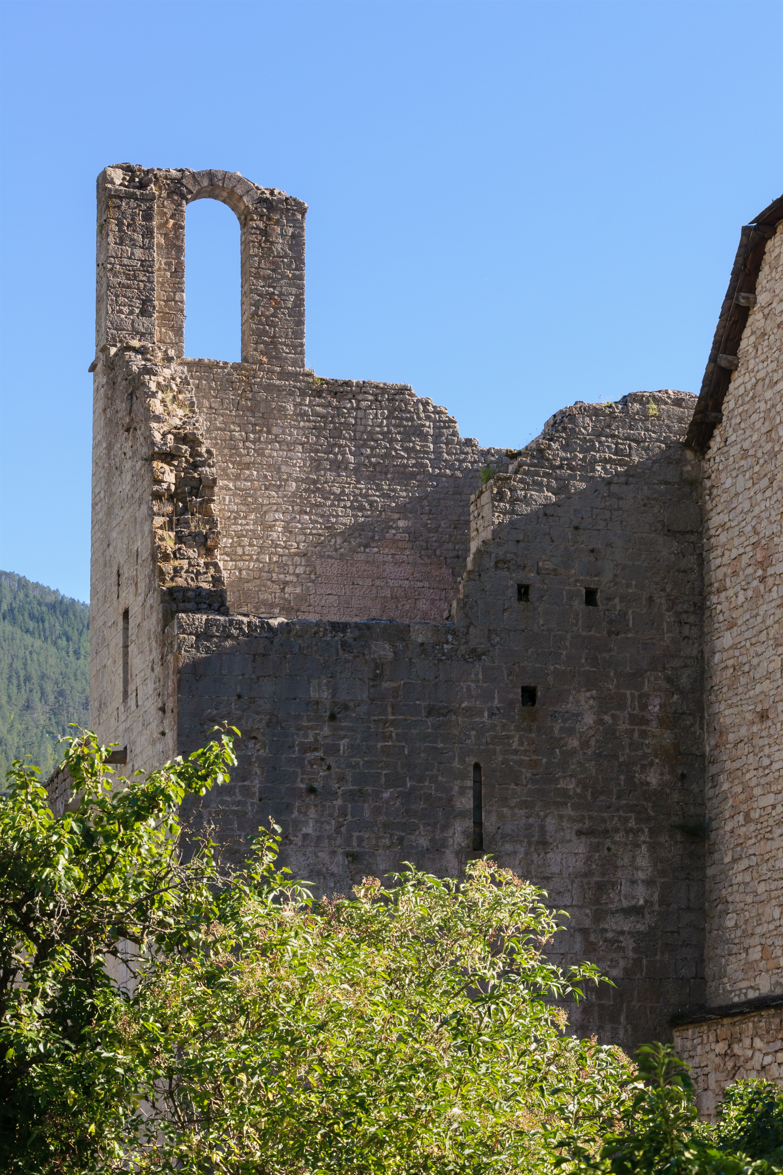 Lozere Sainte-Enimie monastere ruines