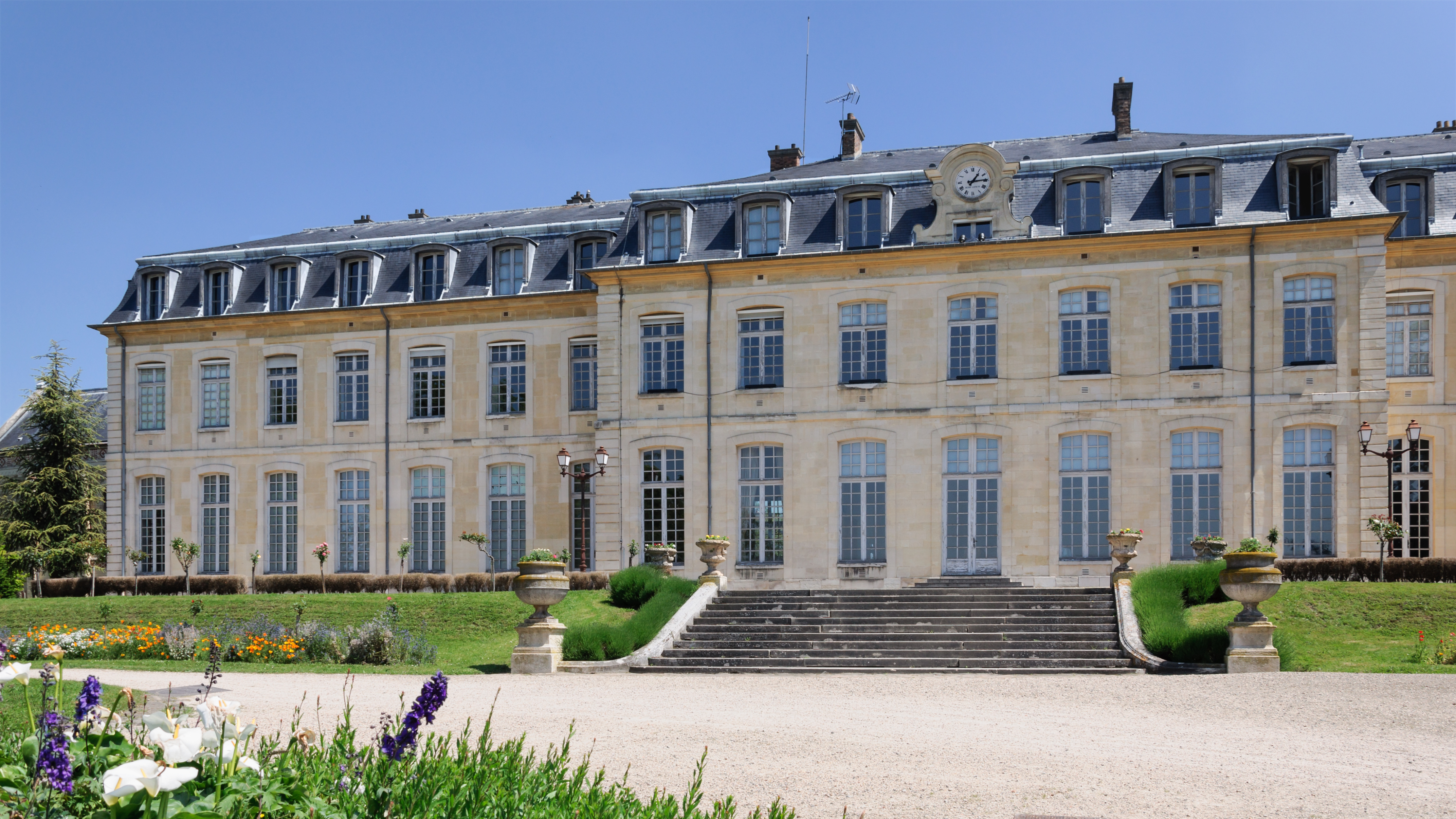 Lycee Michelet Vanves pavillon Mansart vu parc